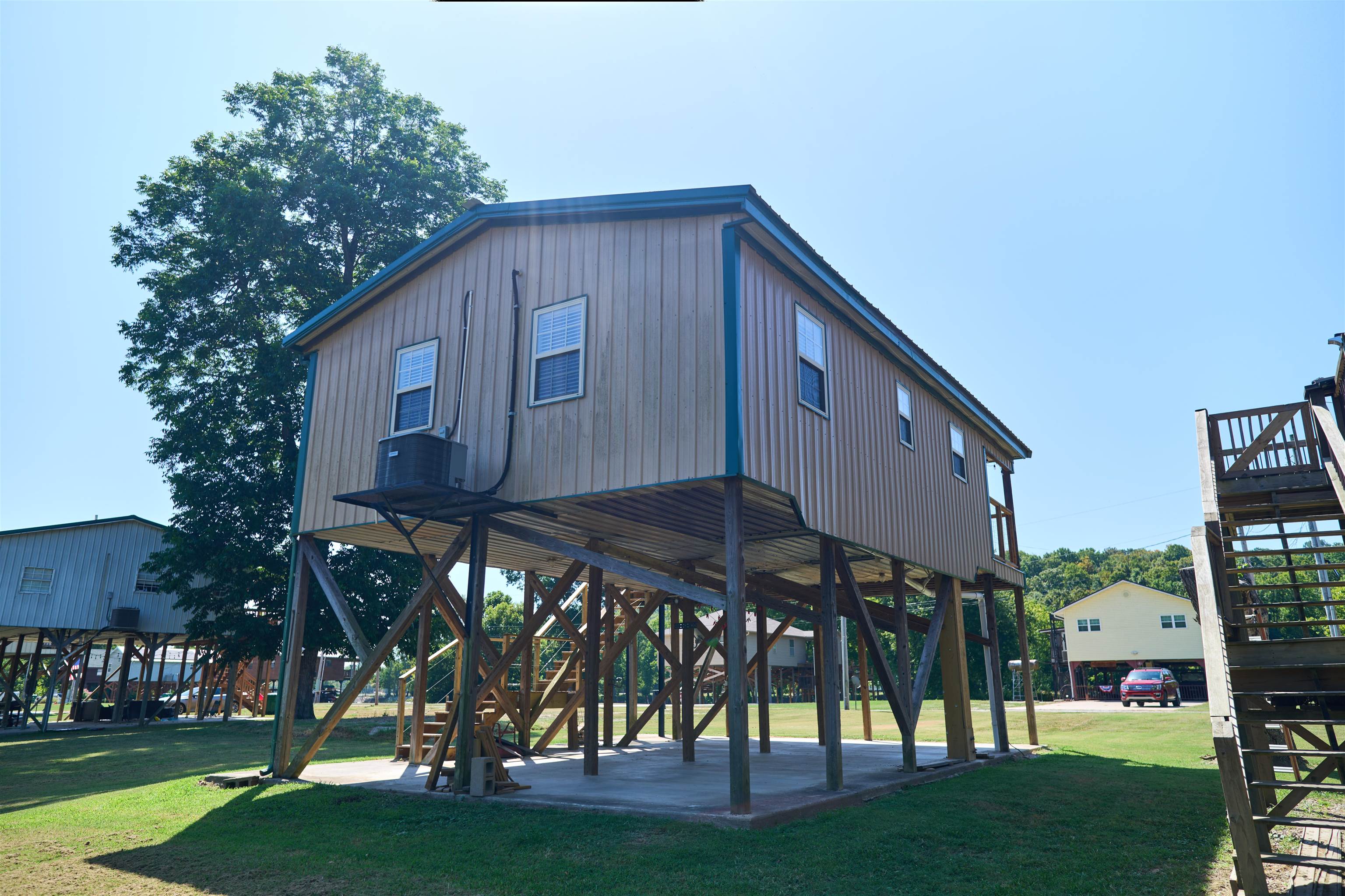 20 E Valley Dr  Highland, AR