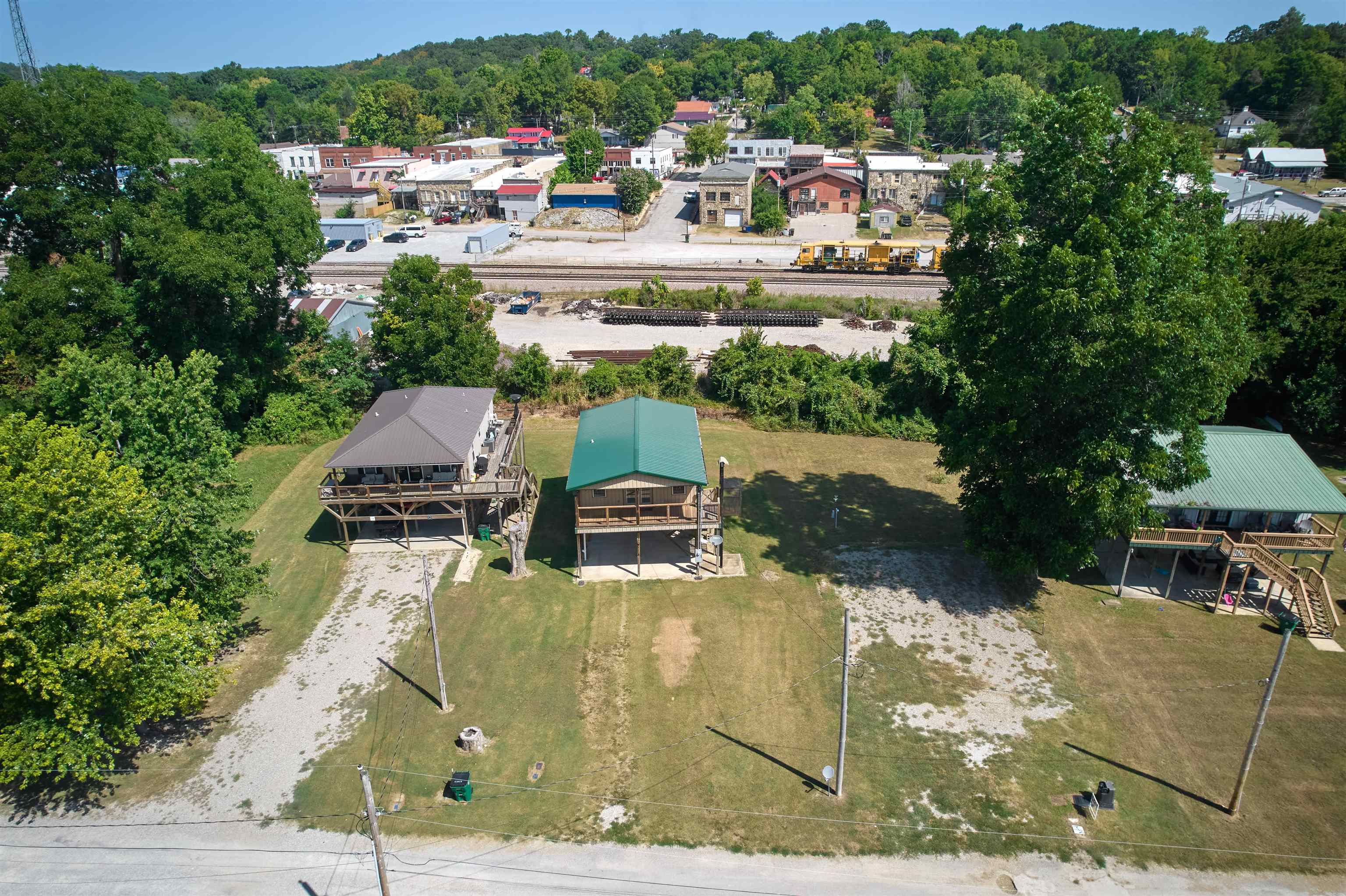 20 E Valley Dr  Highland, AR