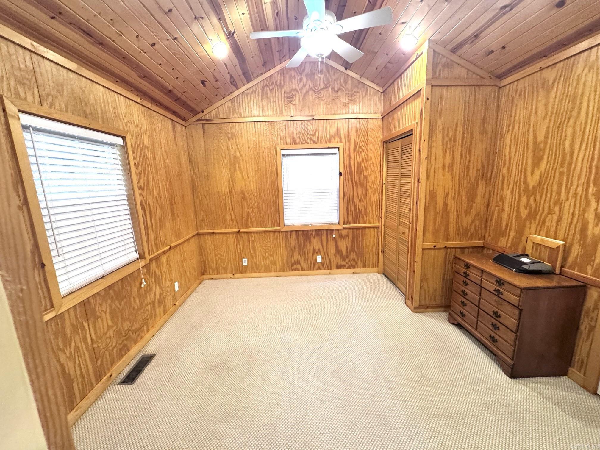 290 Lakeshore  Greers Ferry, AR