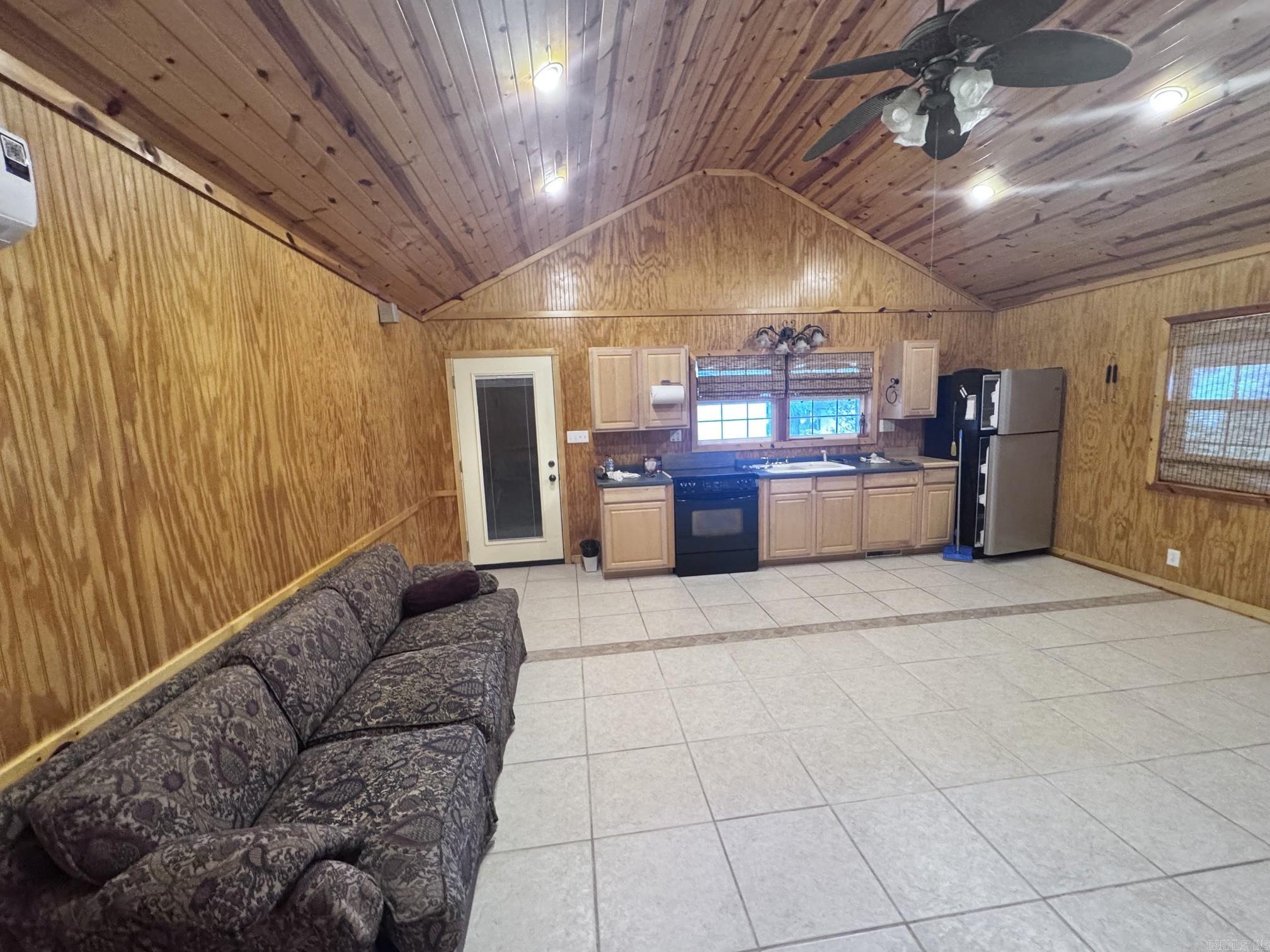 290 Lakeshore  Greers Ferry, AR