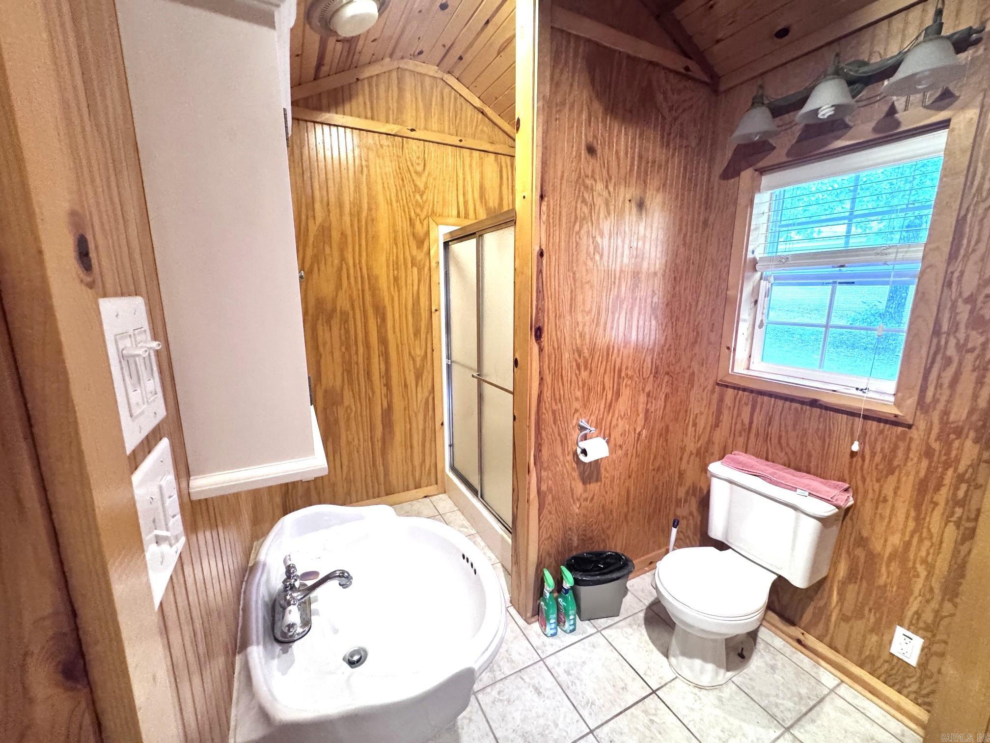 290 Lakeshore  Greers Ferry, AR