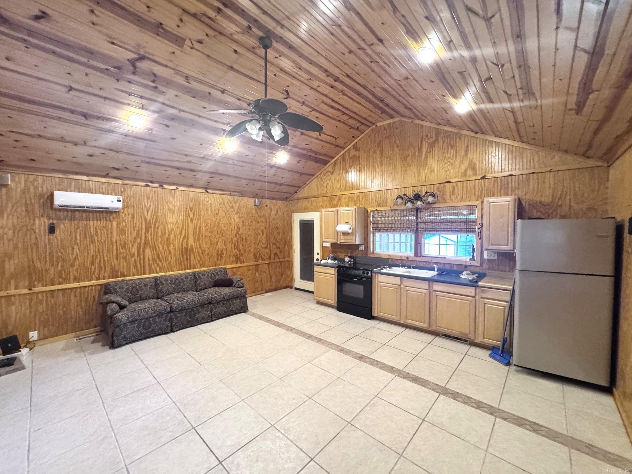 290 Lakeshore  Greers Ferry, AR