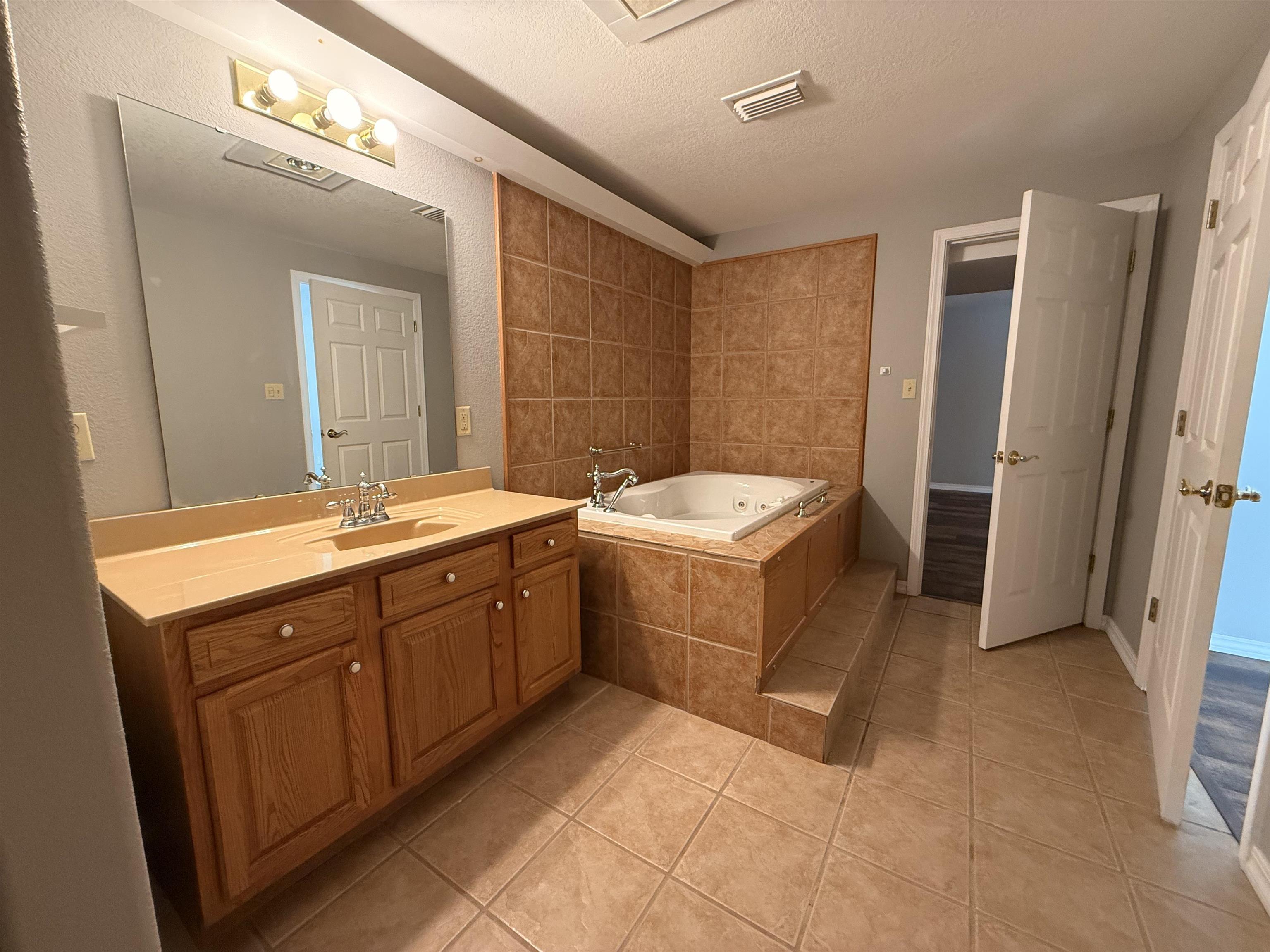 663 Heritage Oaks  Mountain View, AR