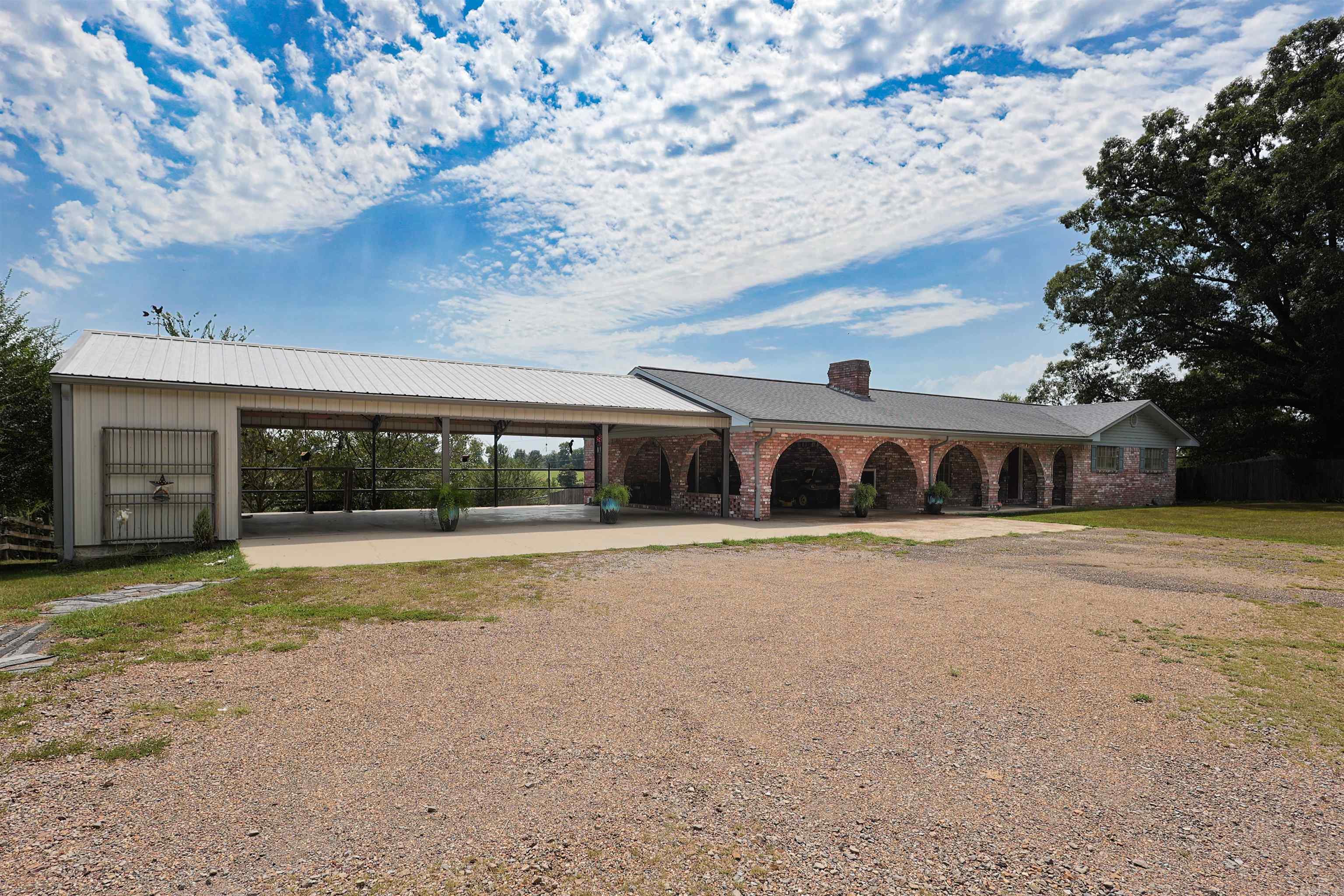 1236 HWY 84  Umpire, AR