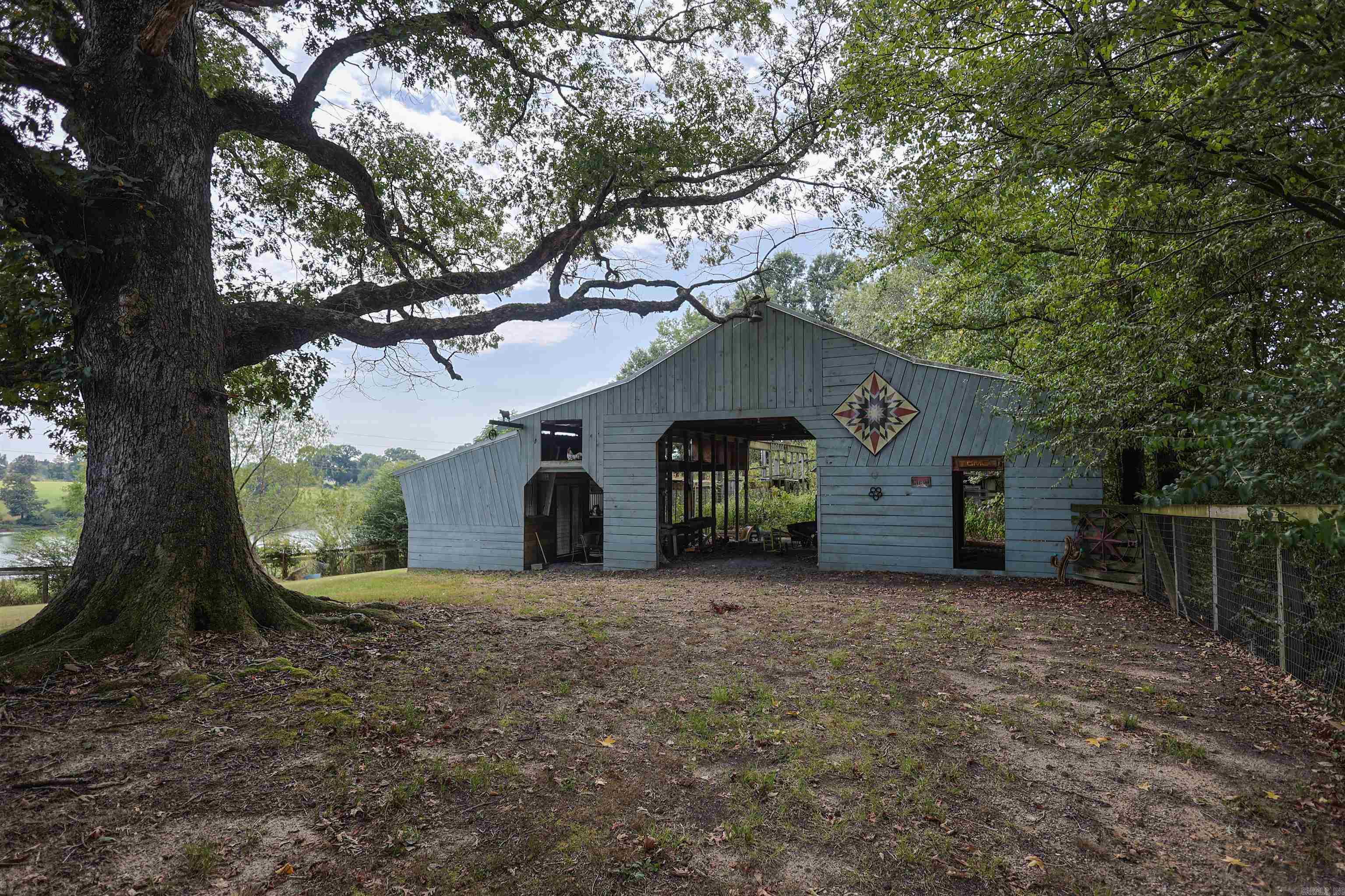 1236 HWY 84  Umpire, AR