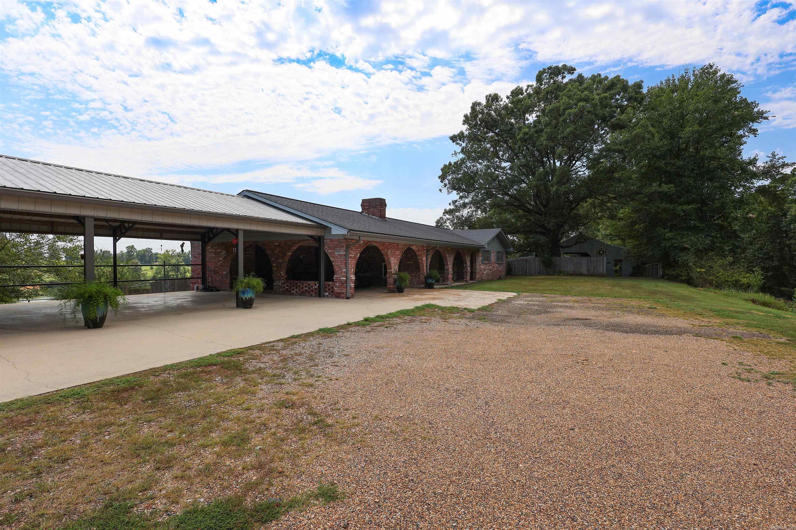1236 HWY 84  Umpire, AR