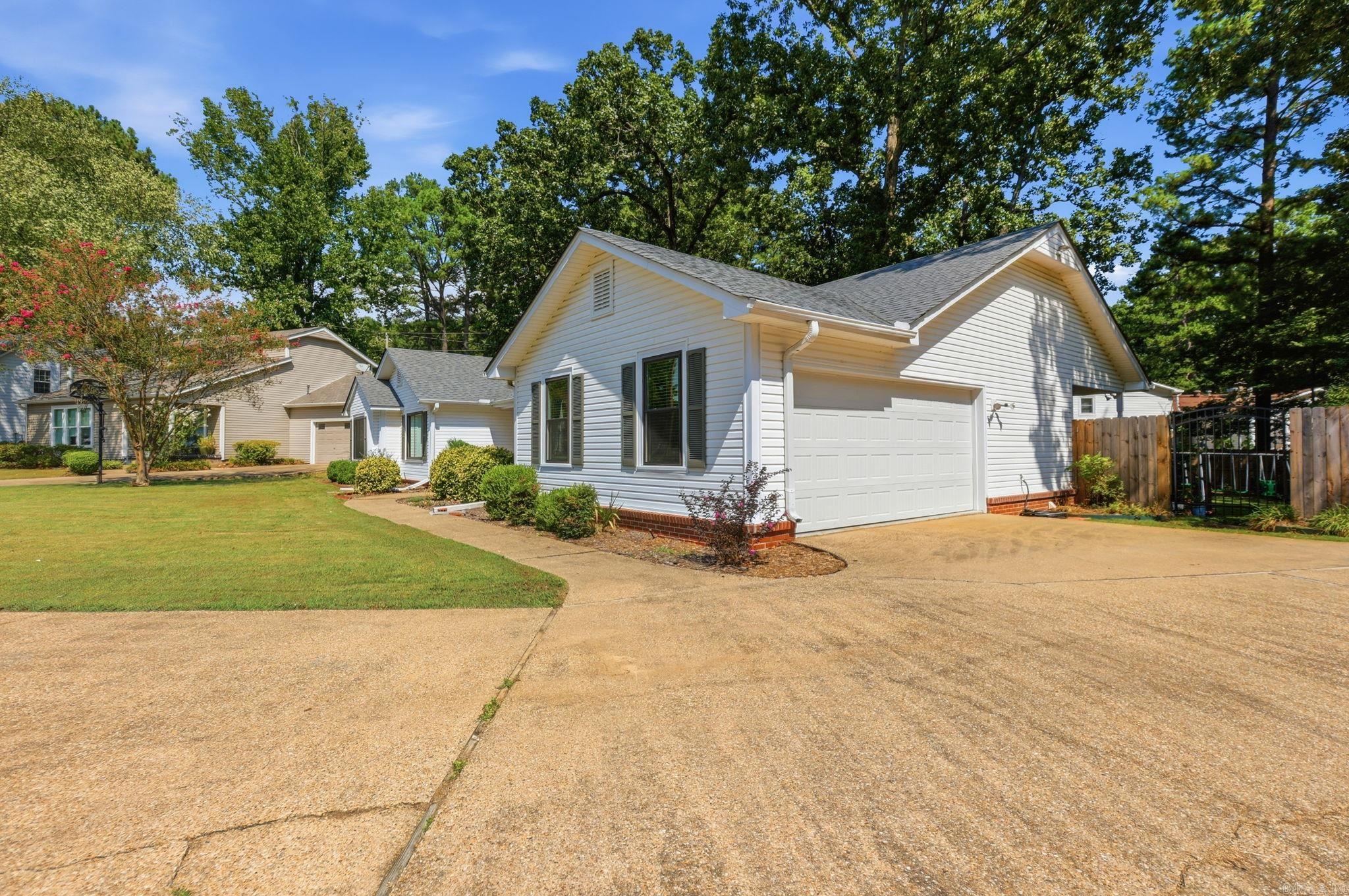 2521 Hickorynut Court Little Rock, AR 72211