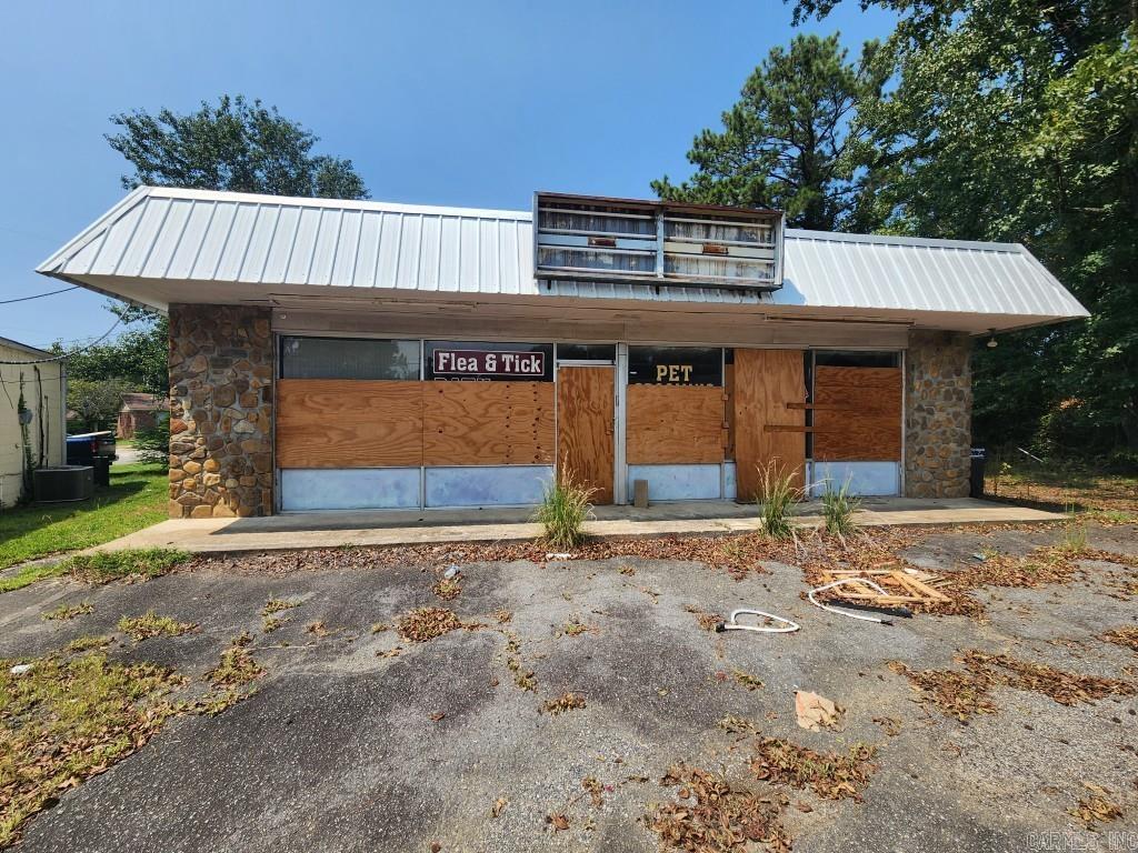 906 John Harden Drive — exterior
