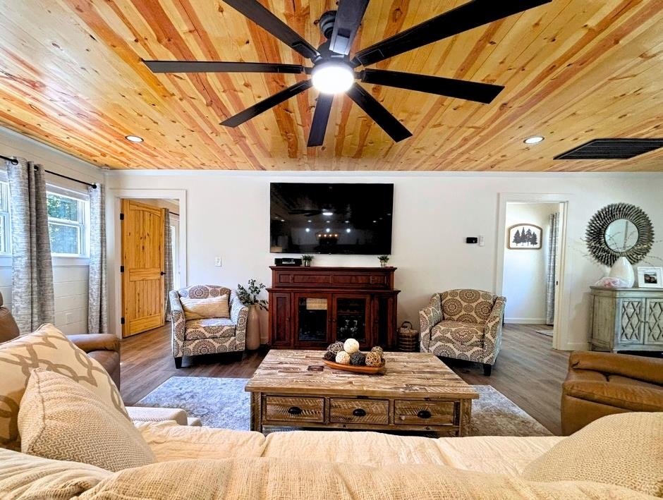 8 Dusty  Highland, AR