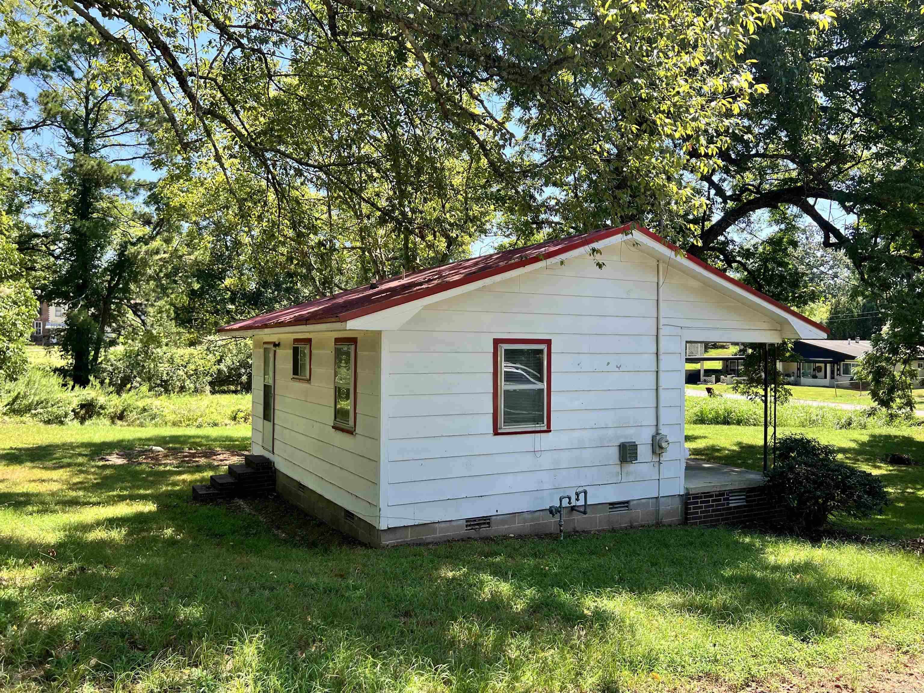 301 Pecan Street — photo 2
