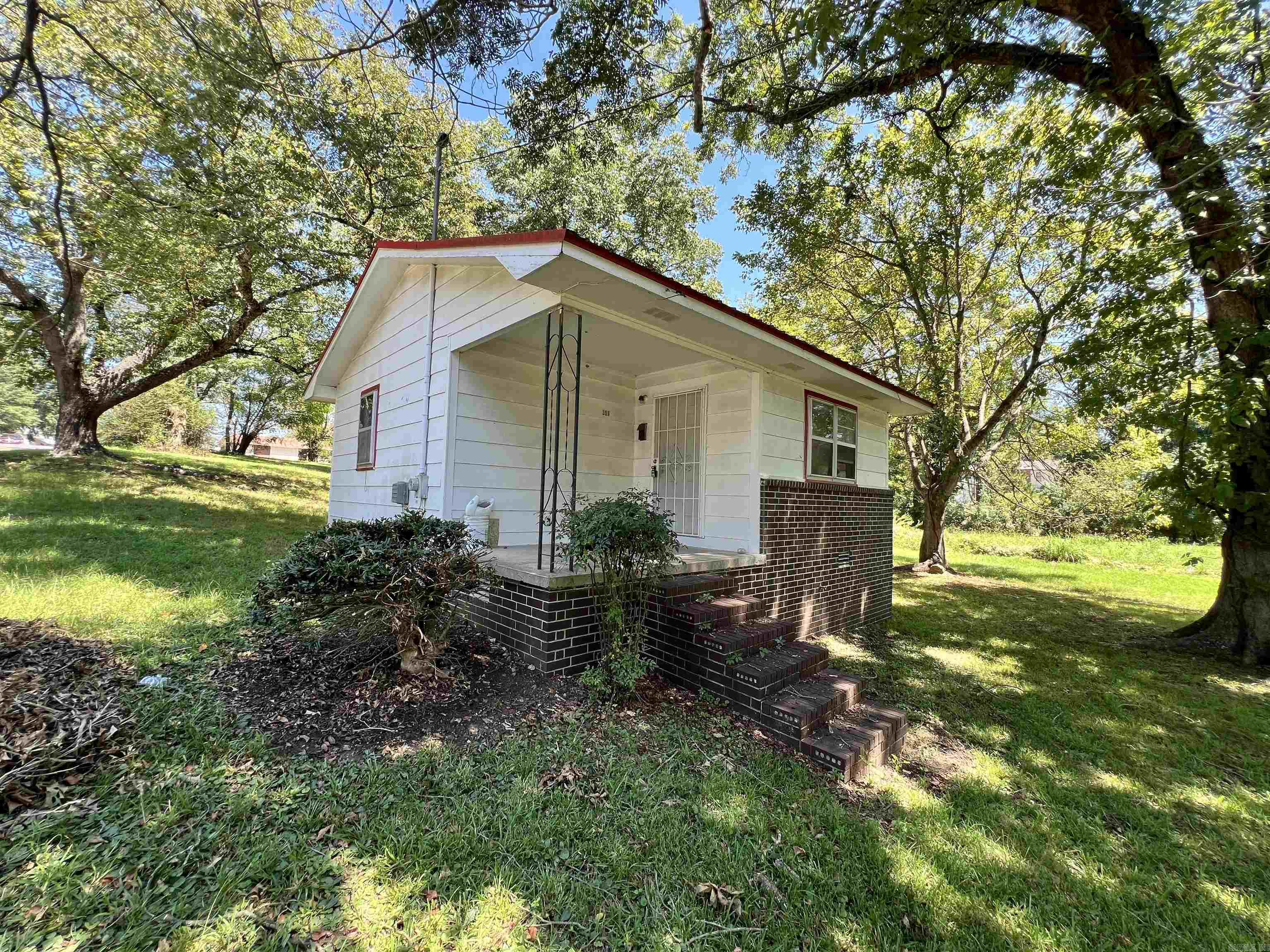 301 Pecan Street — photo 3
