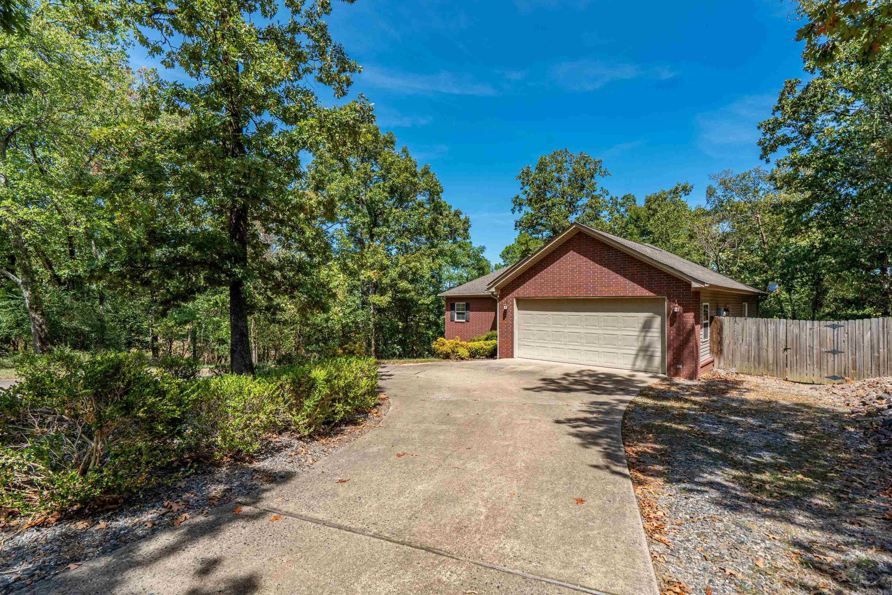 122 Grand Ridge Hot Springs, AR 71901