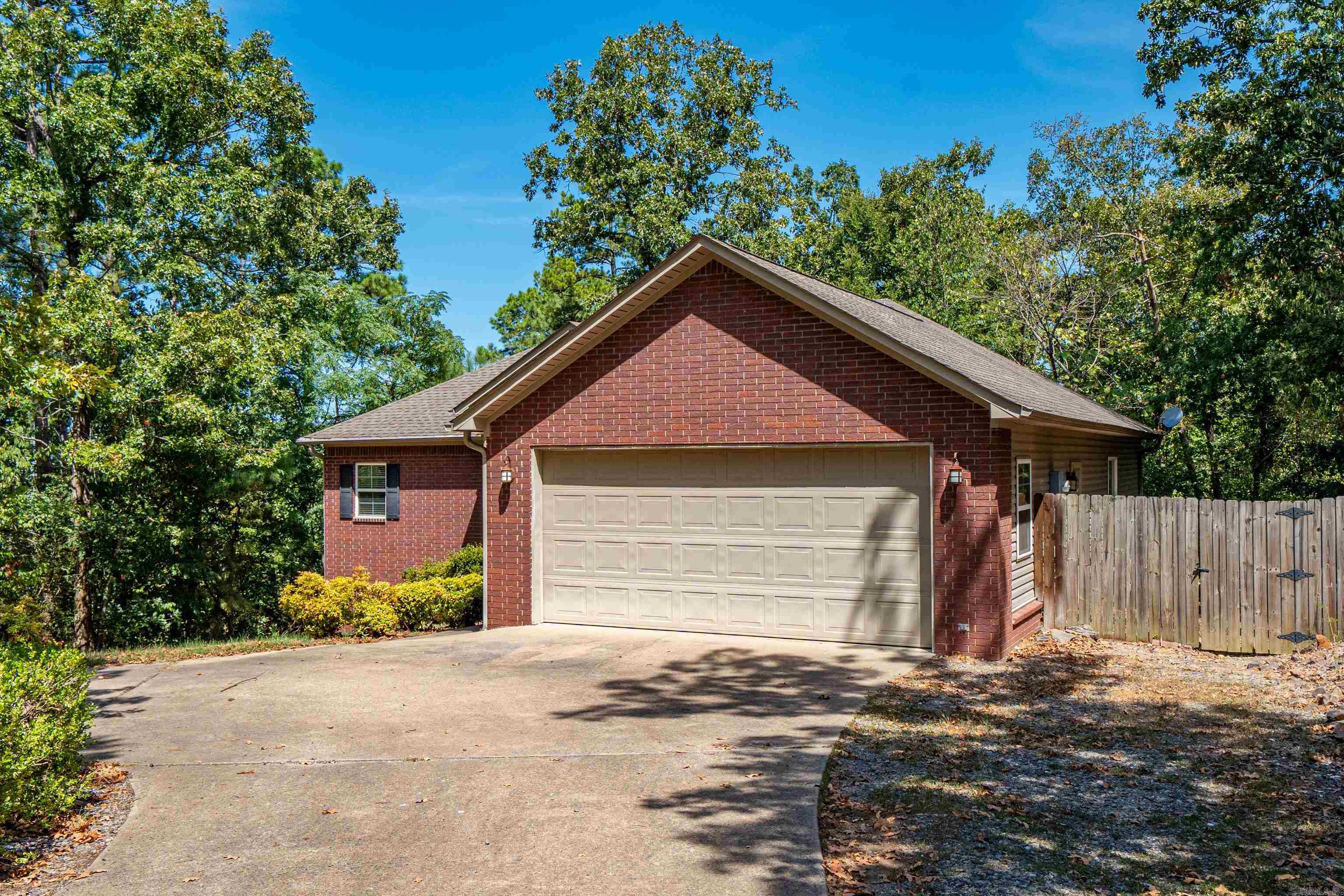 122 Grand Ridge Hot Springs, AR 71901