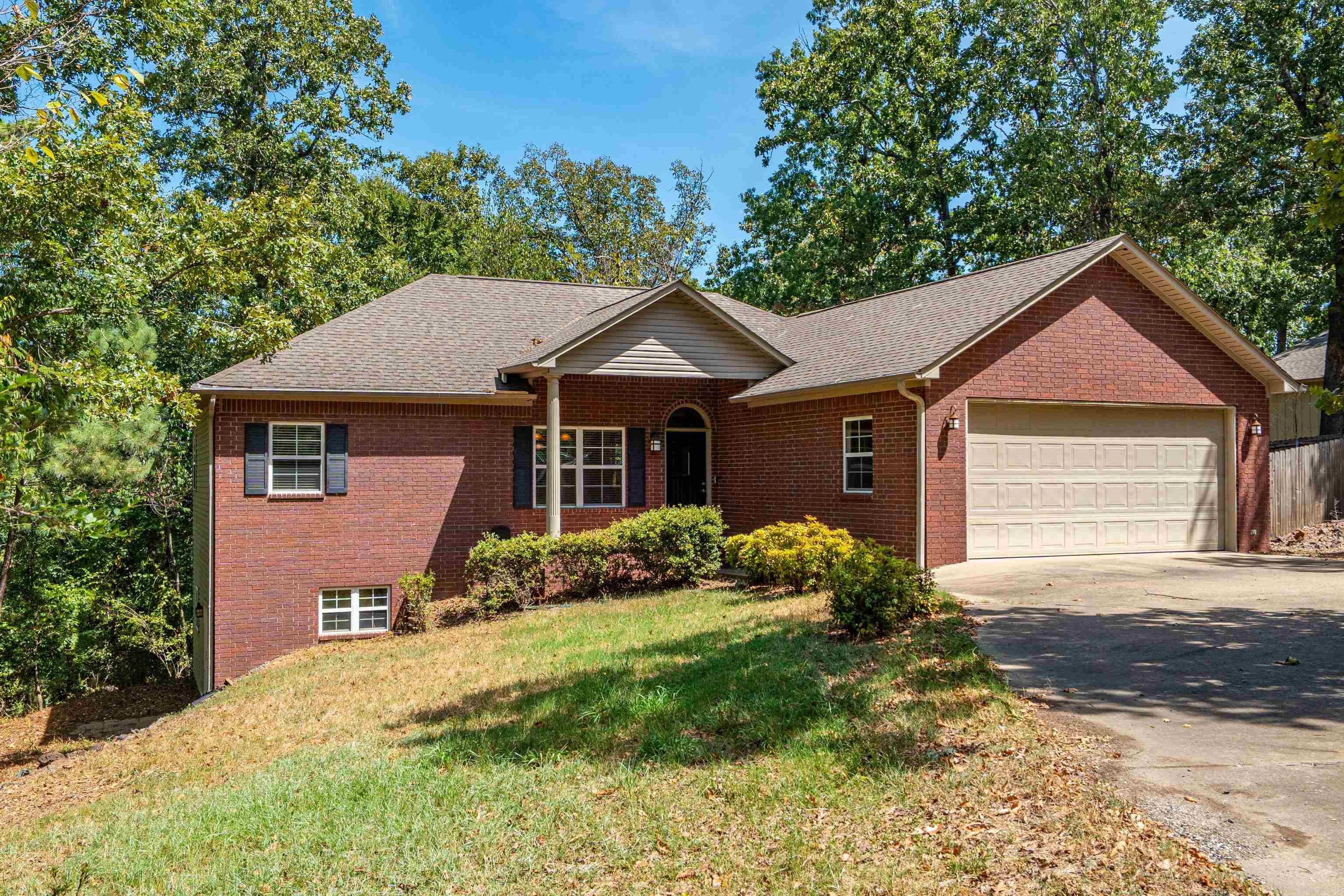 122 Grand Ridge Hot Springs, AR 71901