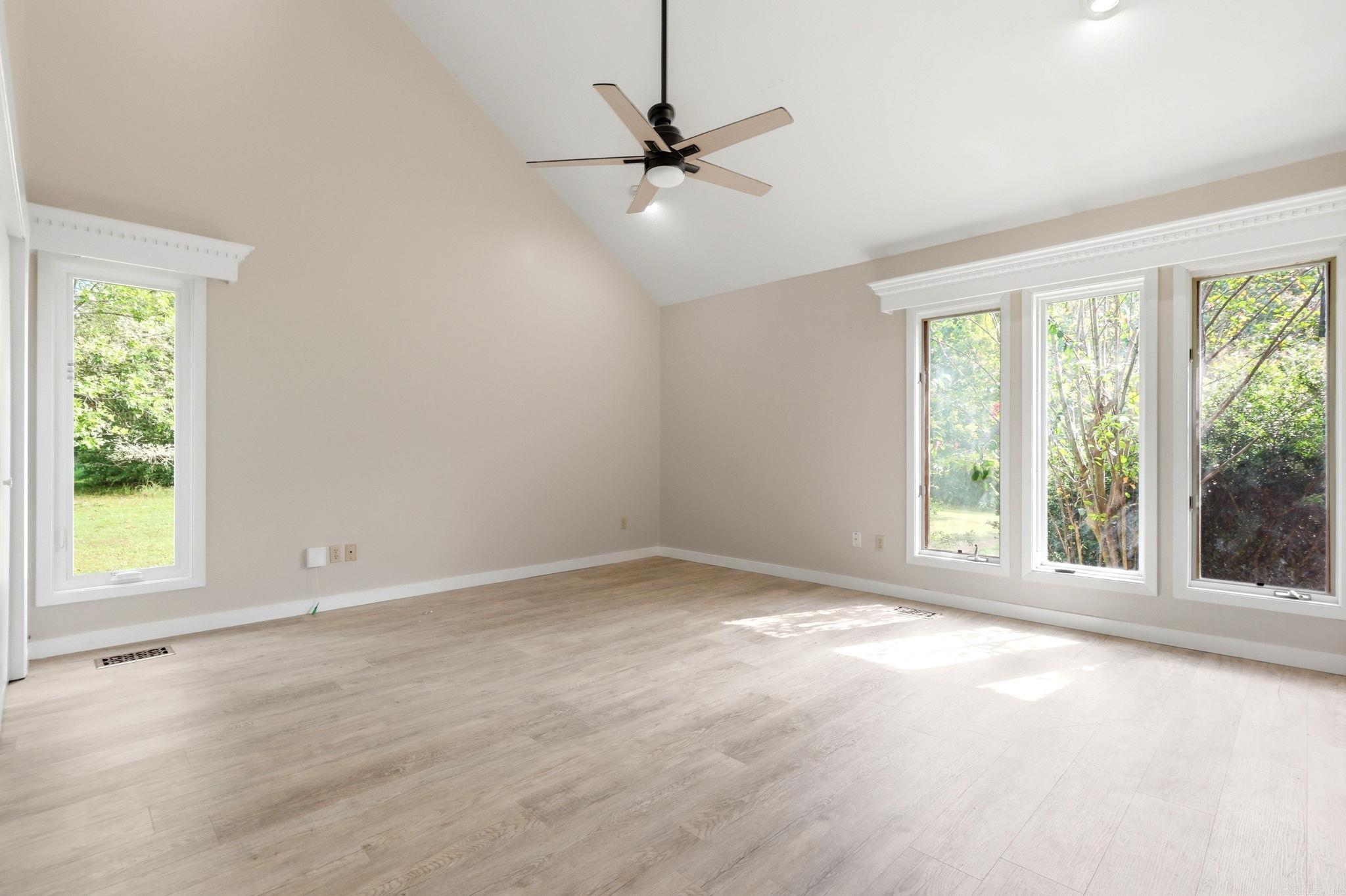 18 Robinwood Drive — photo 4