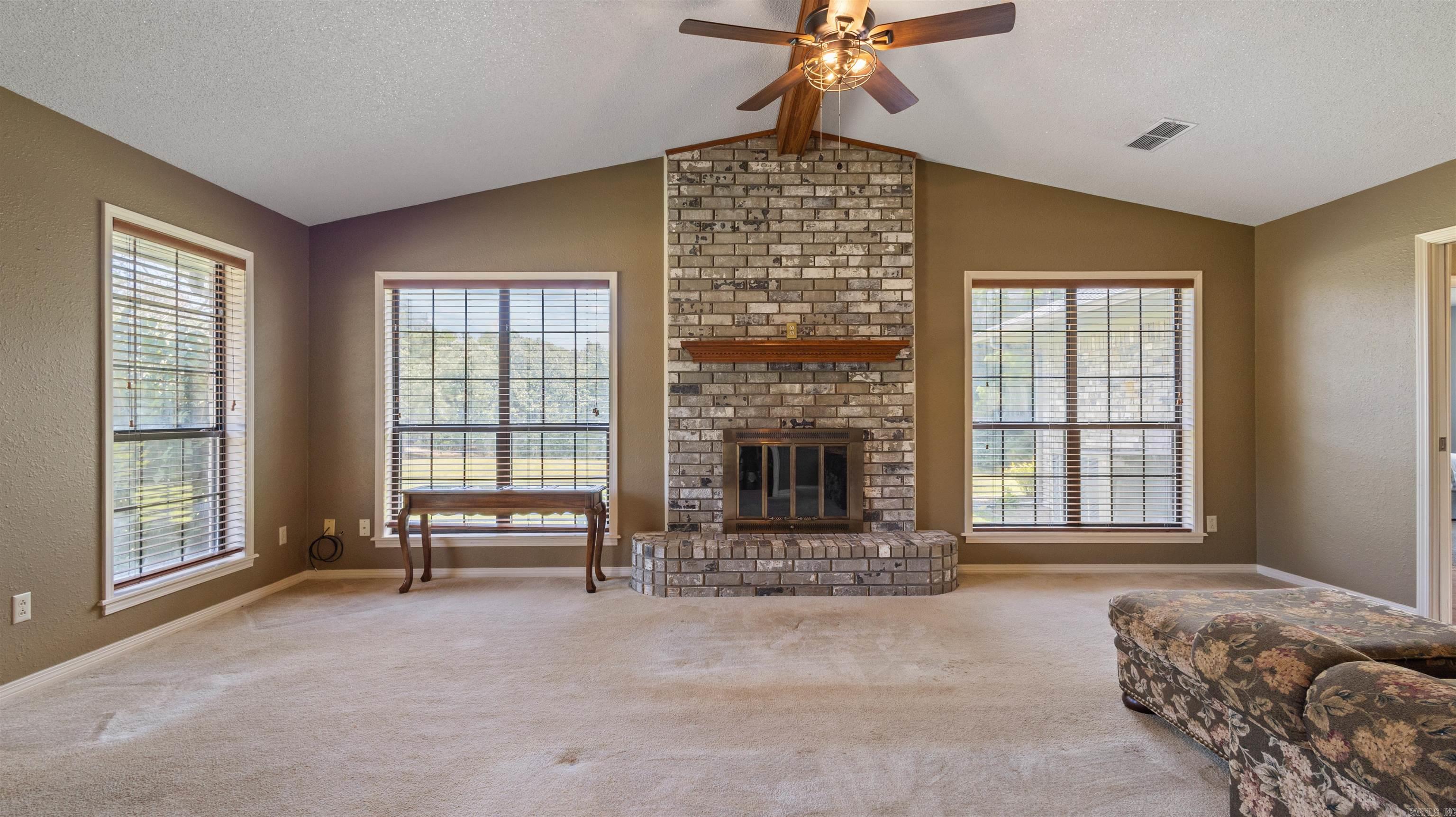 1070 CR 3772 Queen City, TX 75503