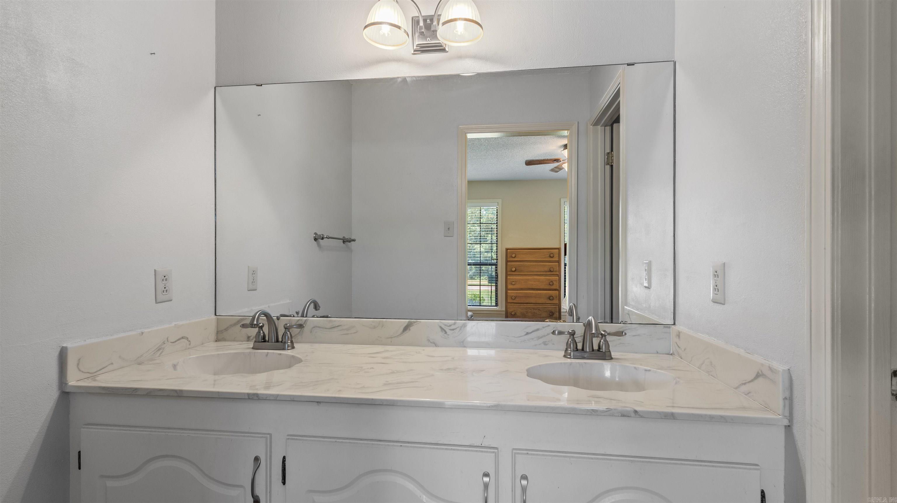 1070 CR 3772 Queen City, TX 75503