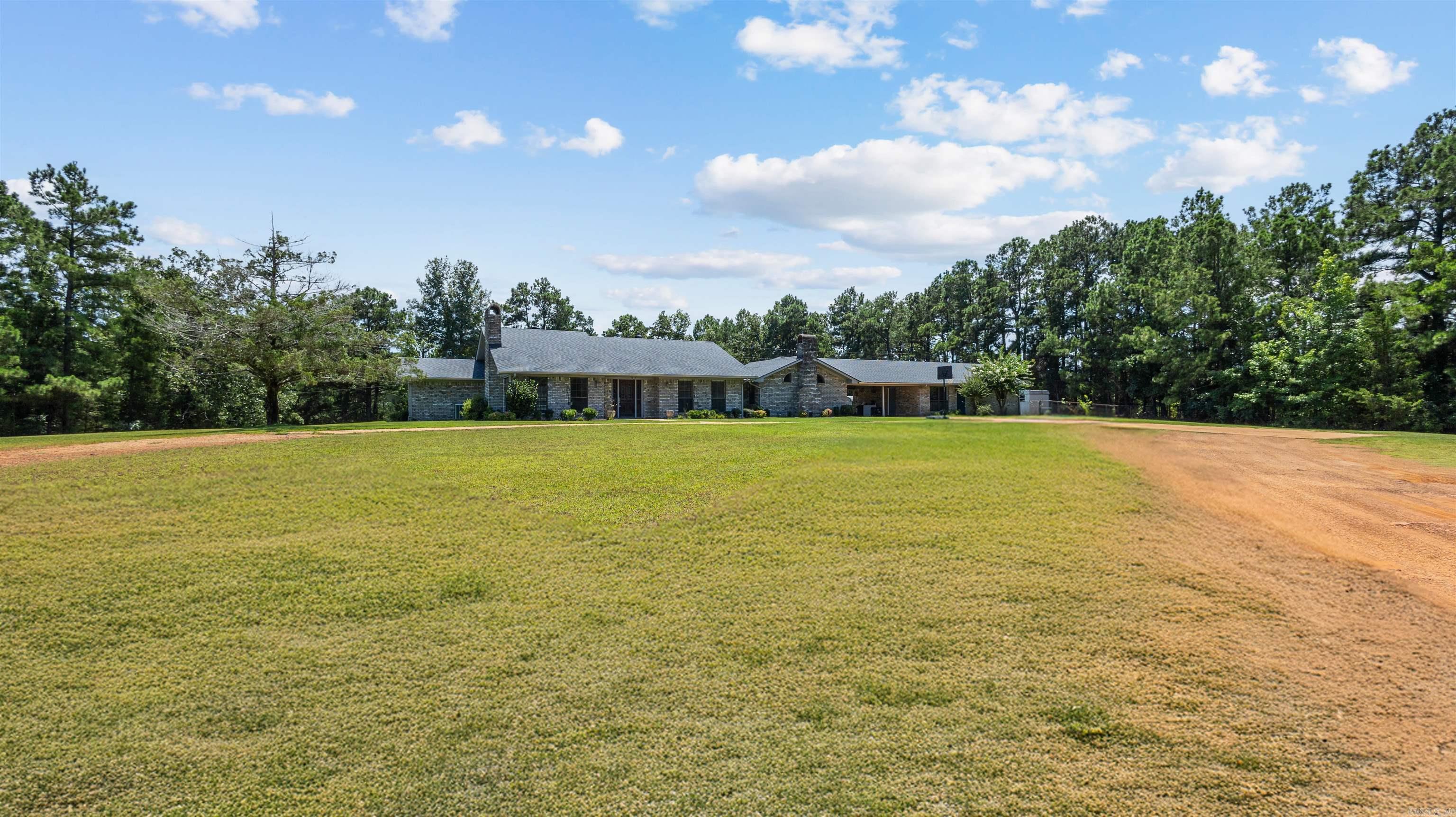 1070 CR 3772 Queen City, TX 75503