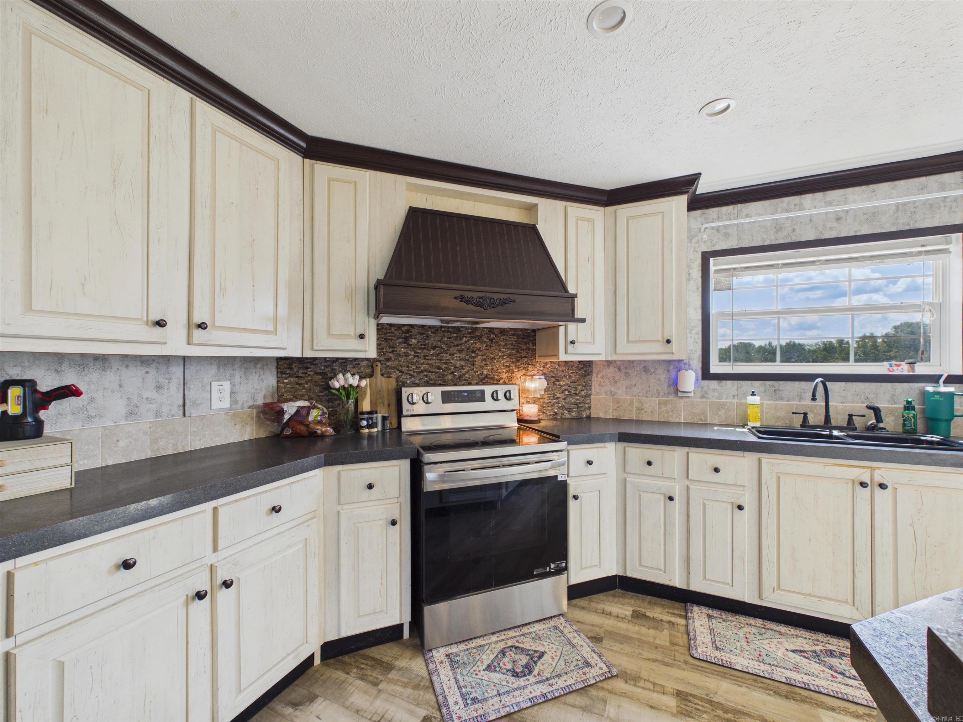 56 Peter Martin Hill Rd Cave City, AR 72521