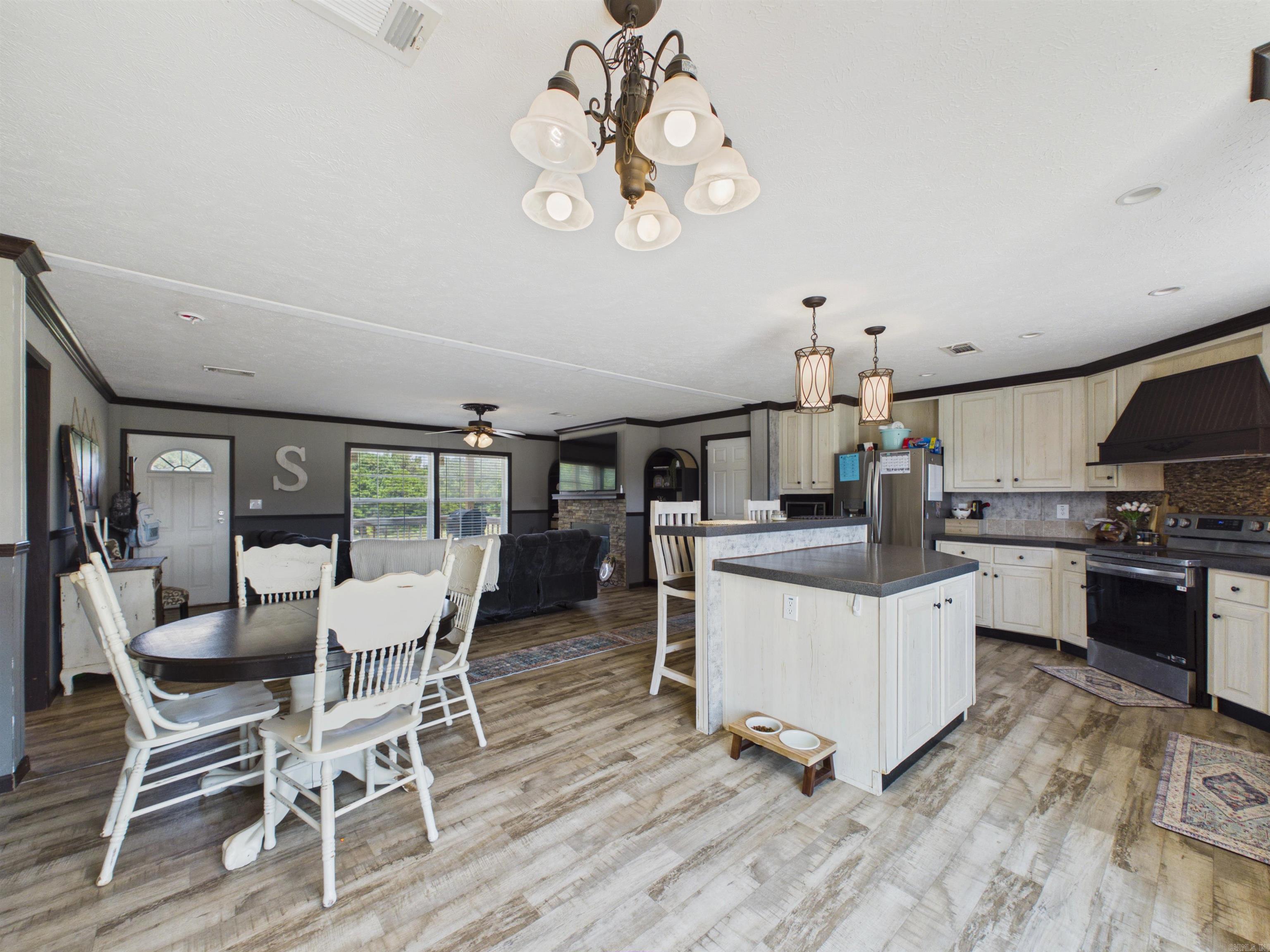 56 Peter Martin Hill Rd Cave City, AR 72521