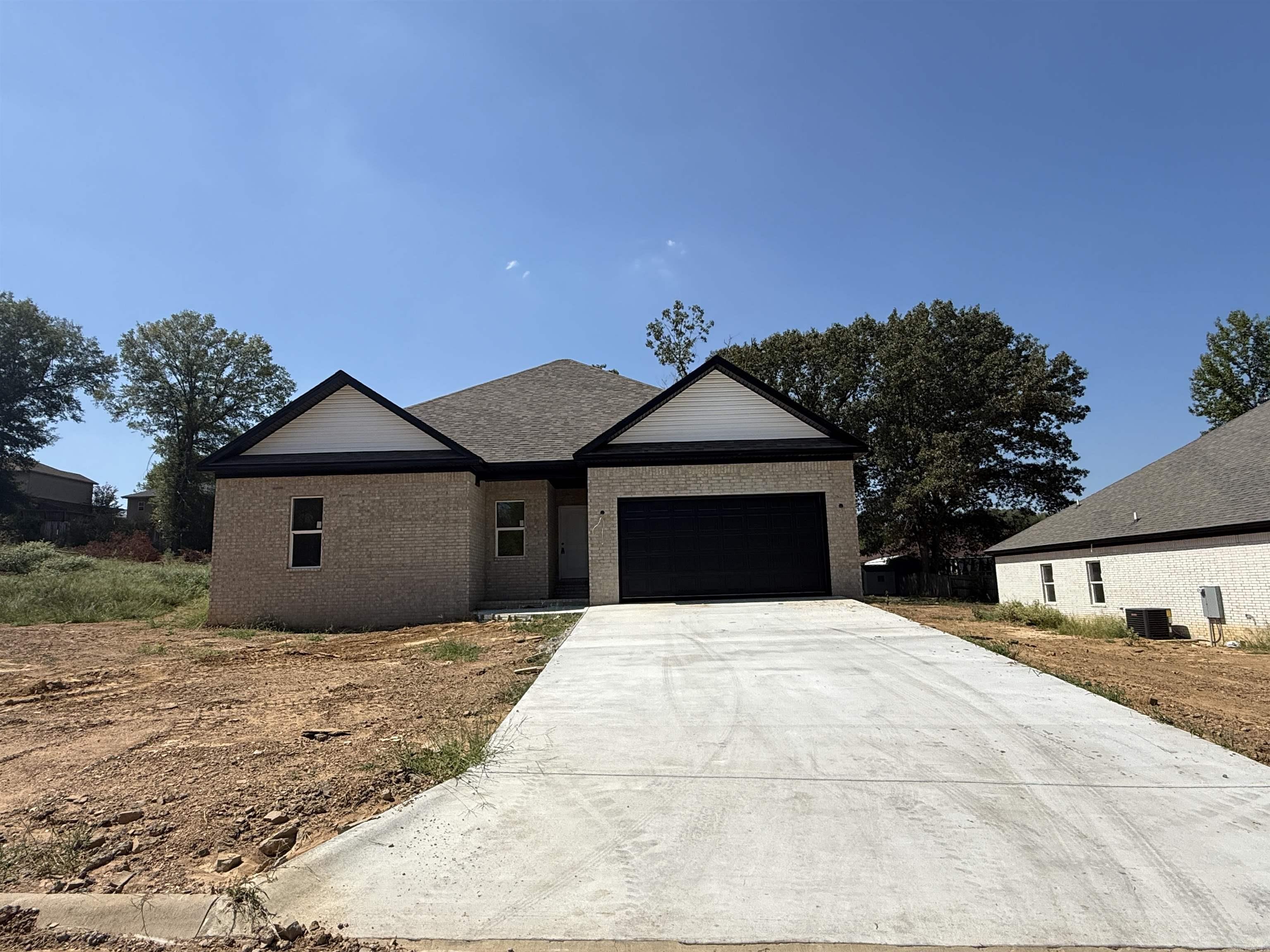 529 Madeleine Circle — exterior