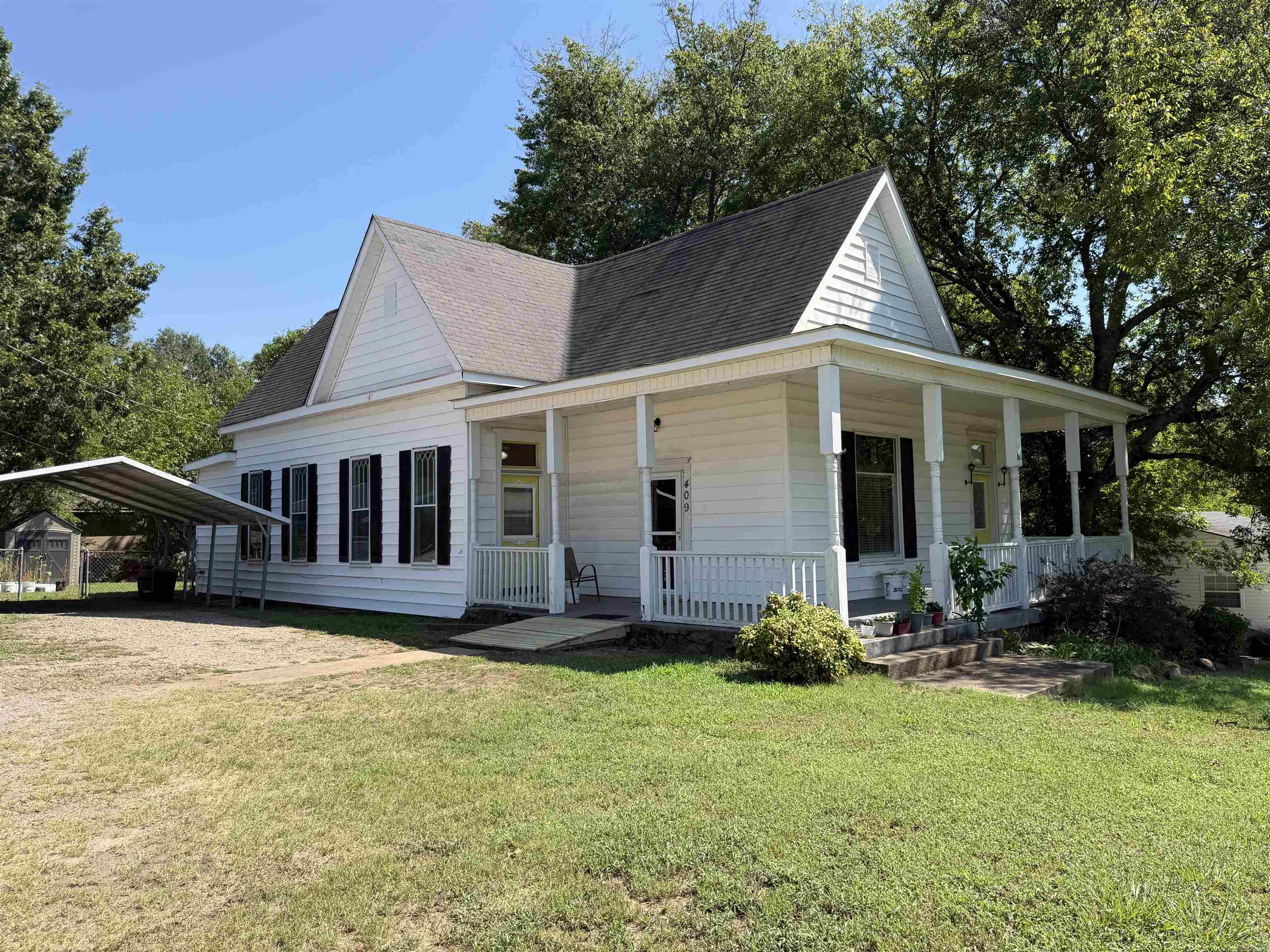 409 W Valley Street — exterior