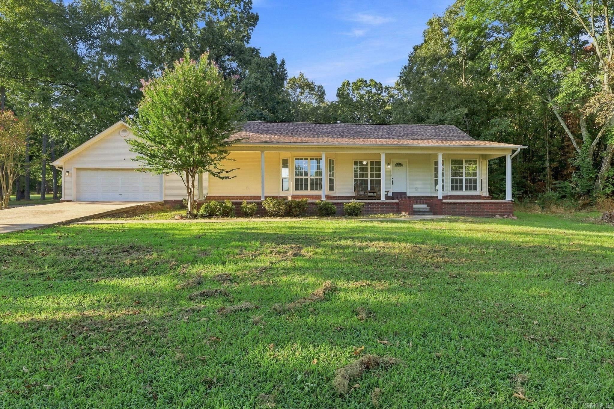 985 Bailey Road — exterior