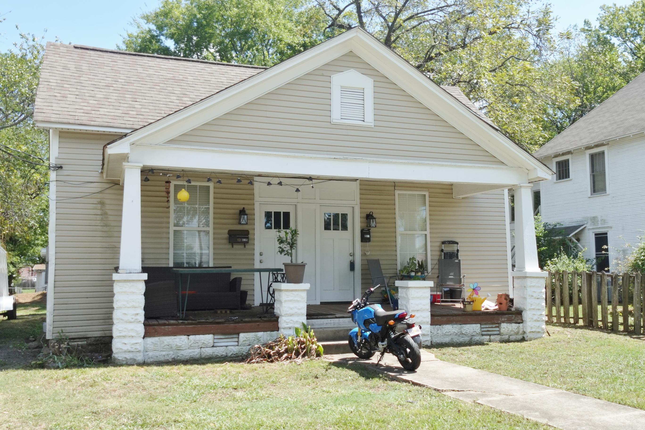 1030 Clifton St. — exterior