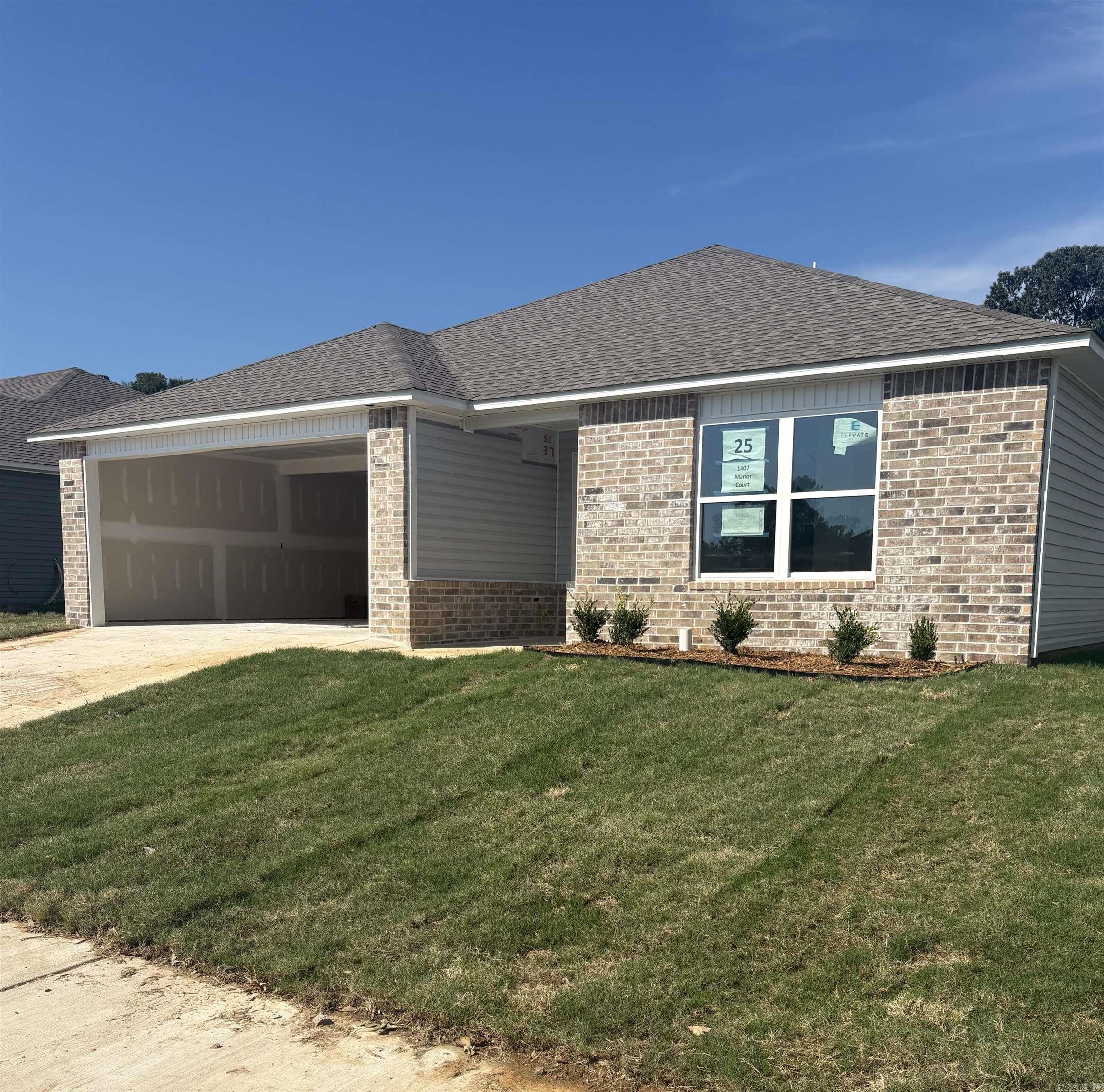 1407 Manor Court — exterior