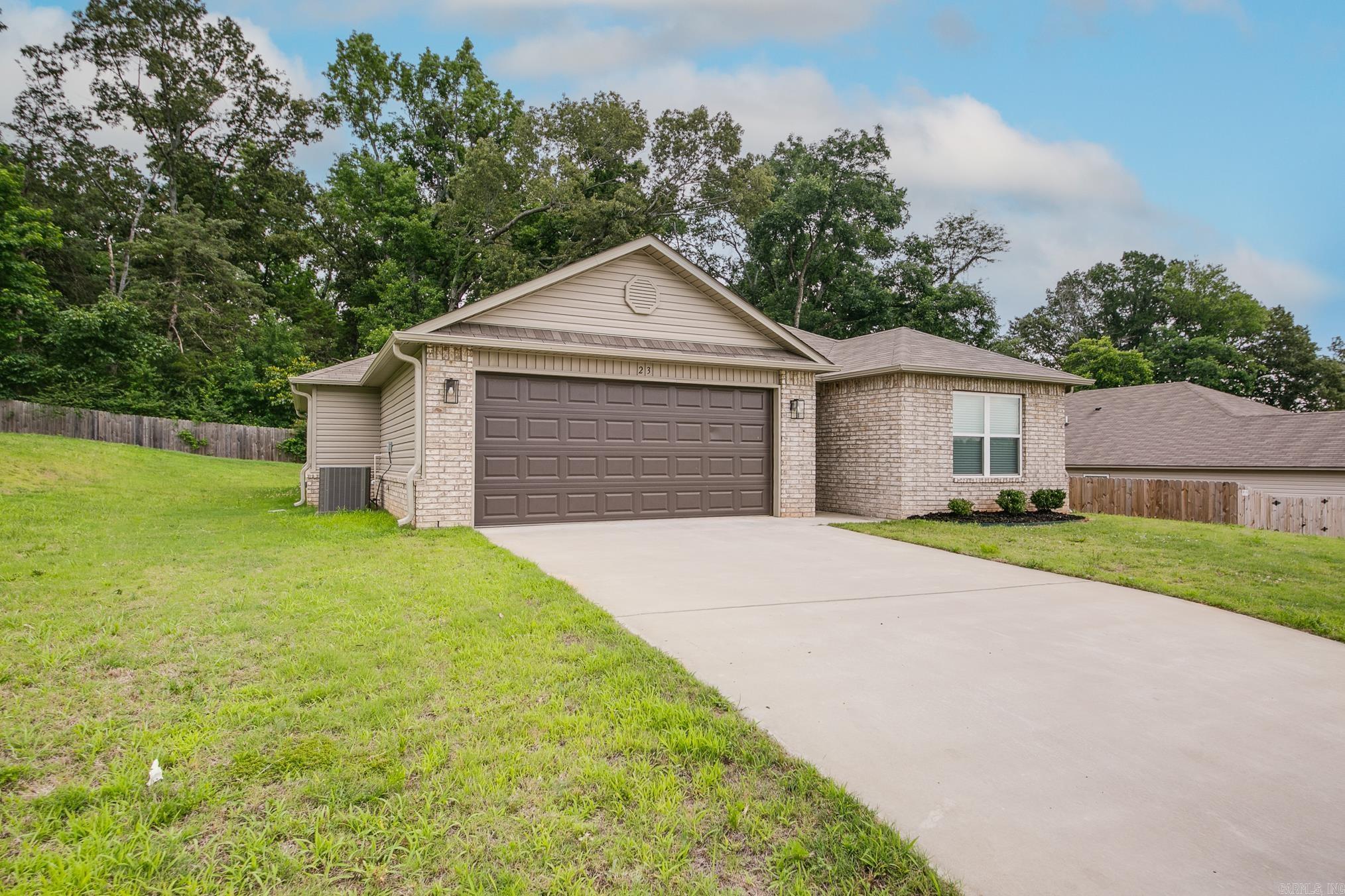 23 Erwin Drive — photo 2