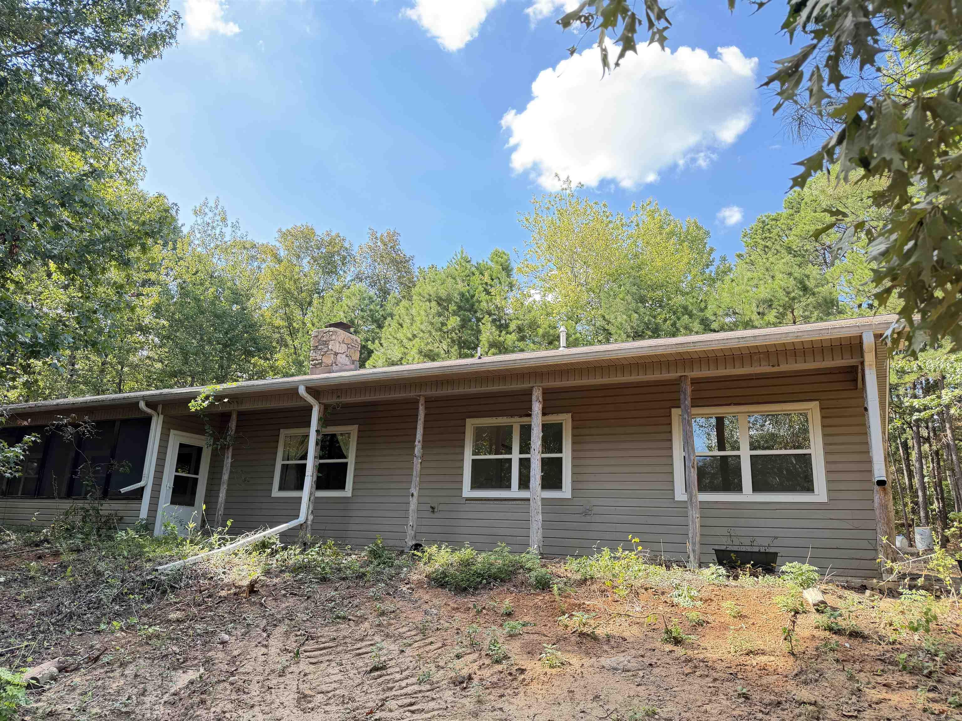 1418 Grassy Hollow Road — exterior