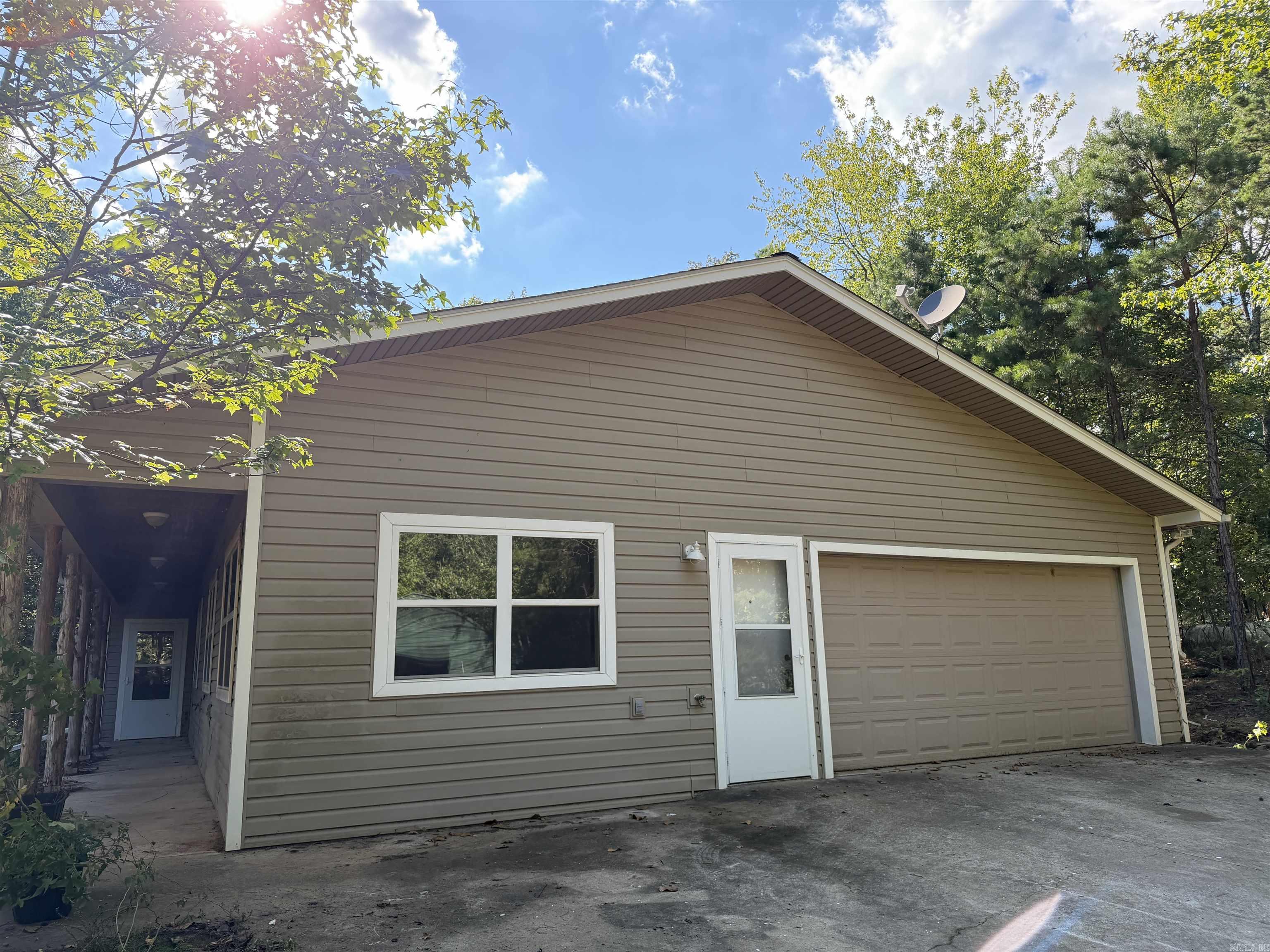1418 Grassy Hollow Road — photo 3