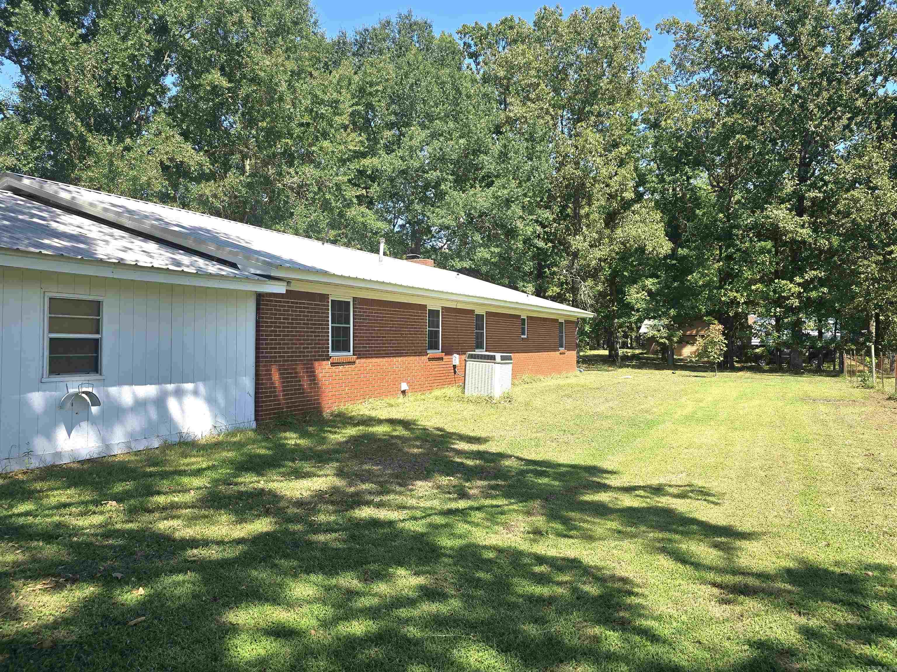 612 Tracy Road — photo 2