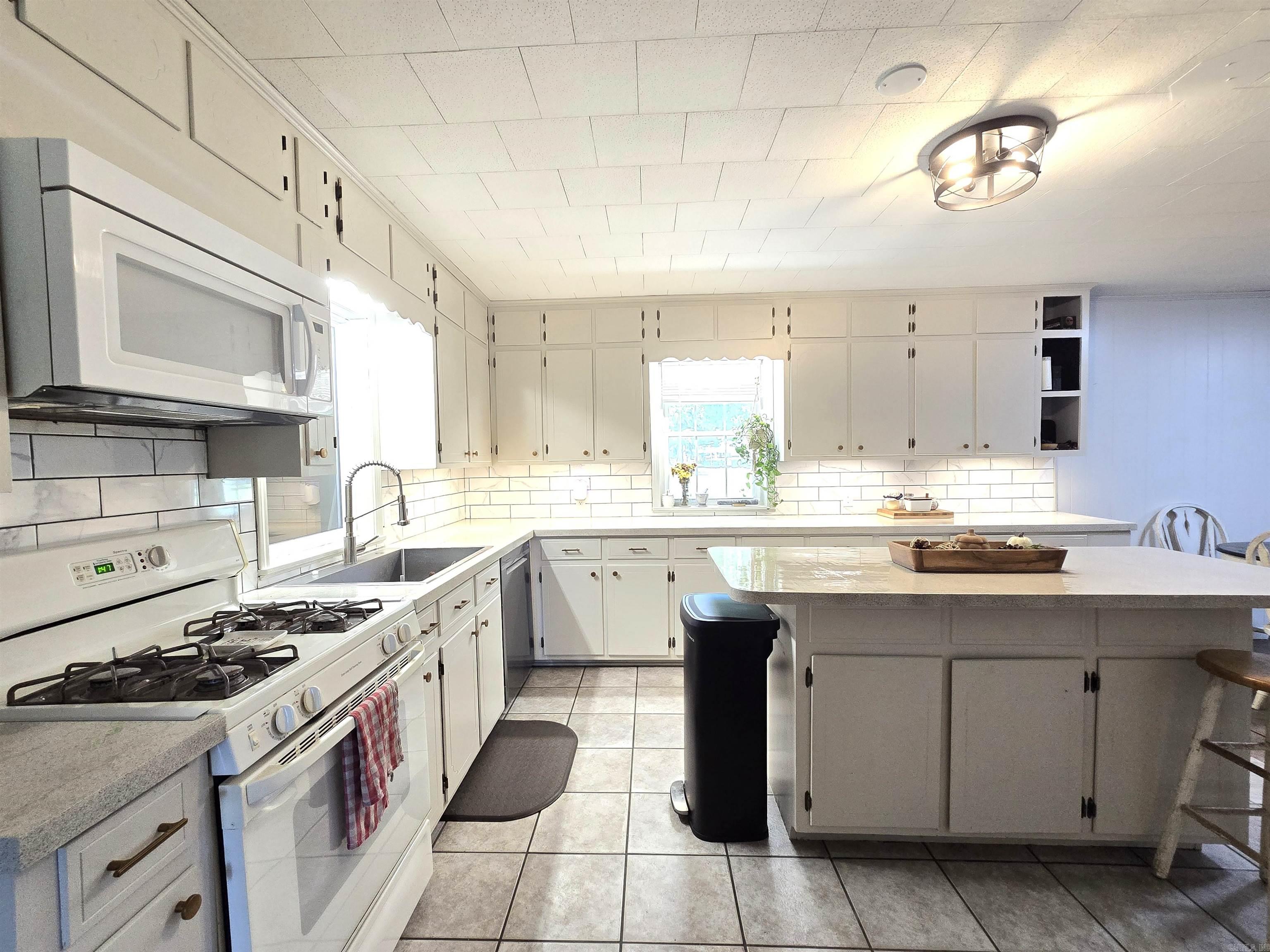 612 Tracy Road — photo 3