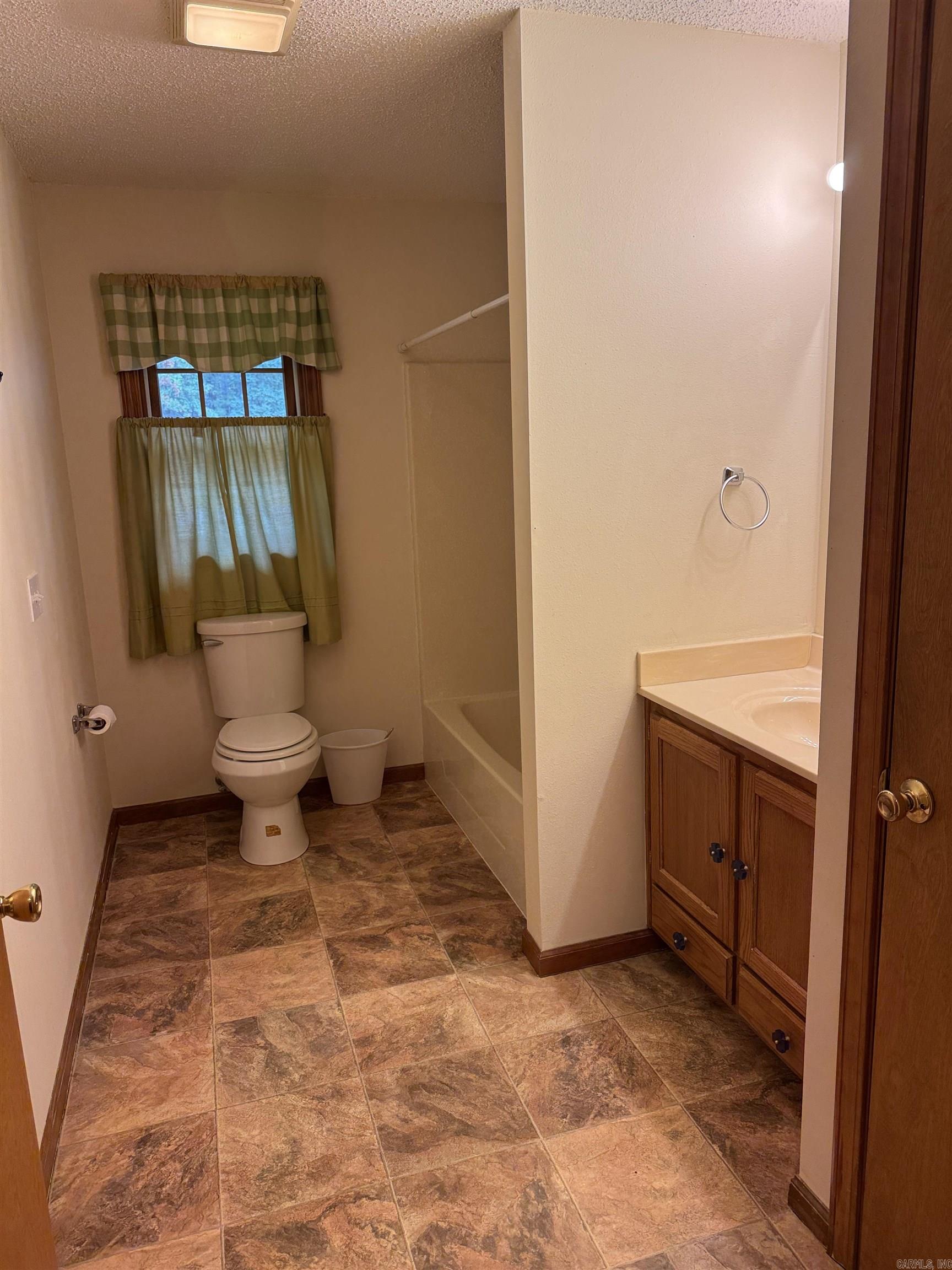 1001 Davidson  Greers Ferry, AR