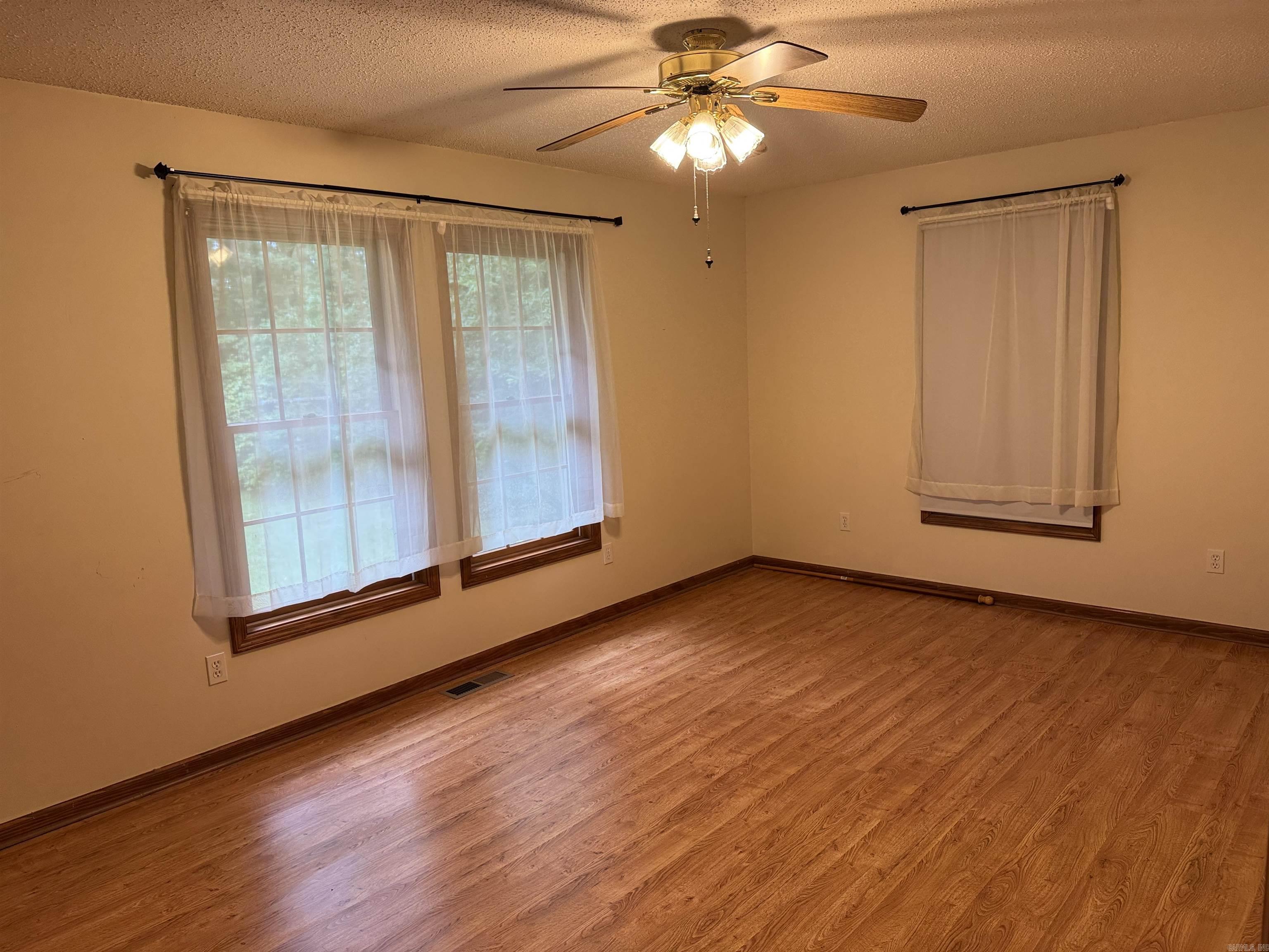 1001 Davidson  Greers Ferry, AR