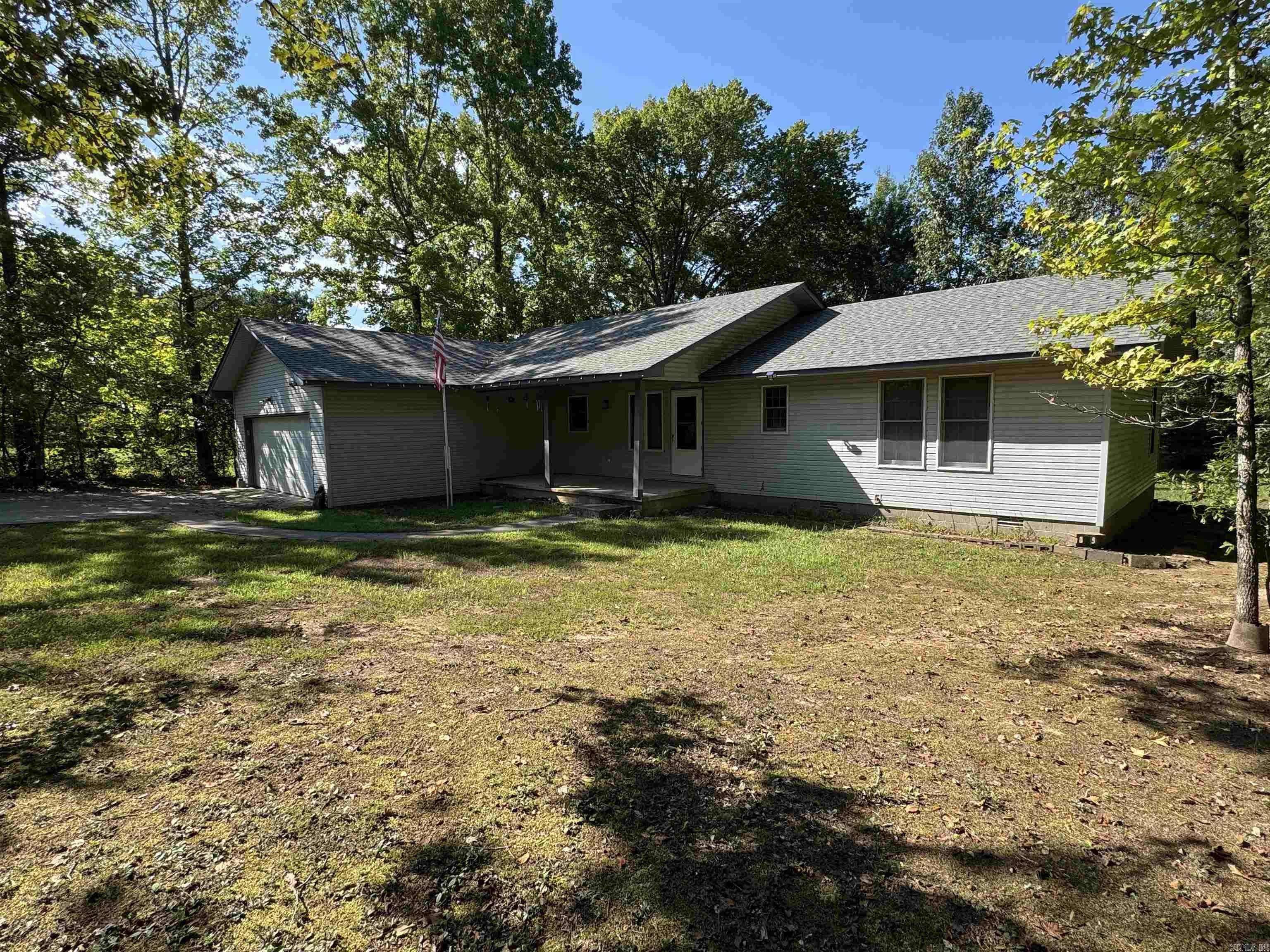 1001 Davidson  Greers Ferry, AR