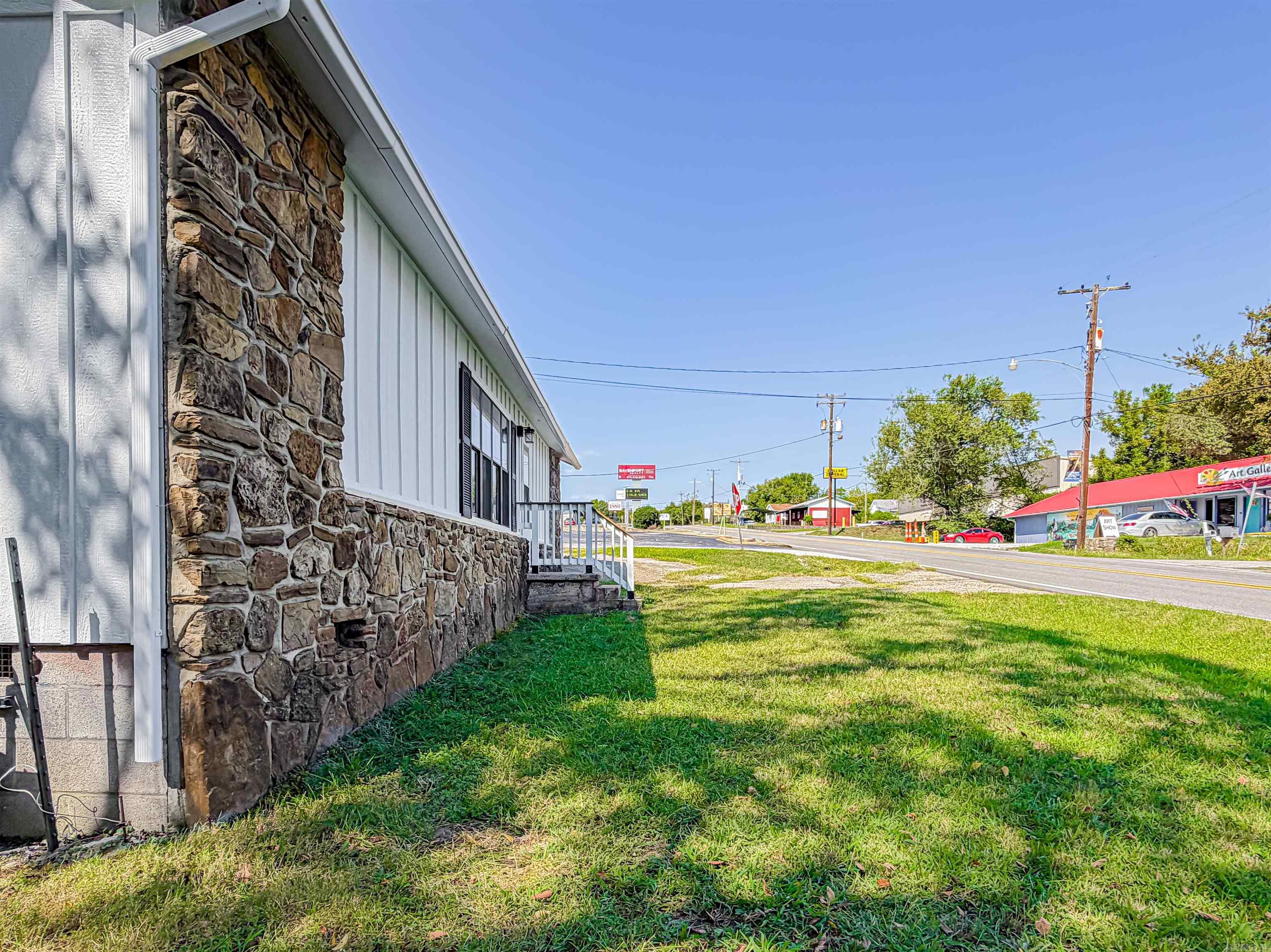 209 W Hwy 62  Yellville, AR