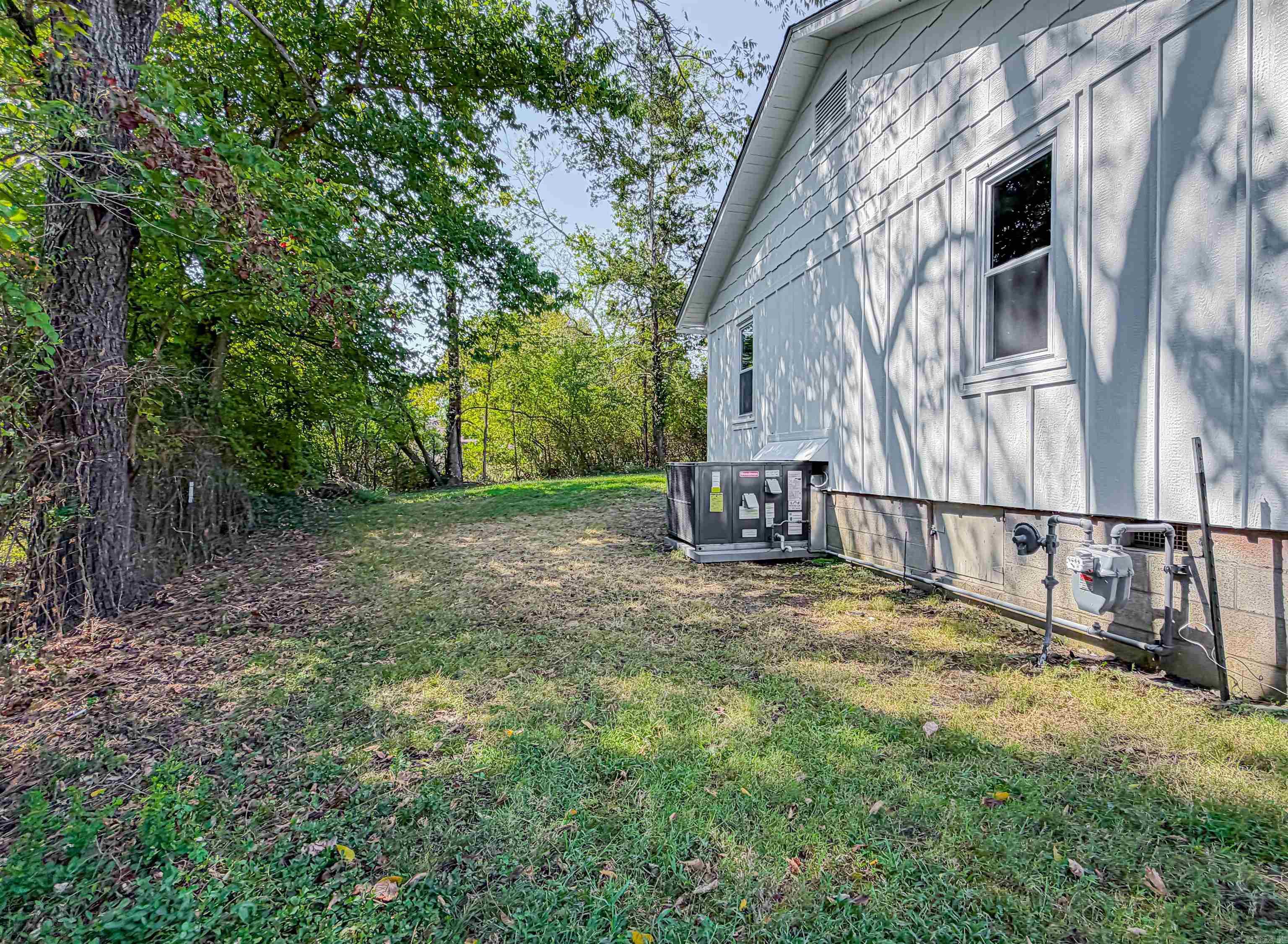 209 W Hwy 62  Yellville, AR