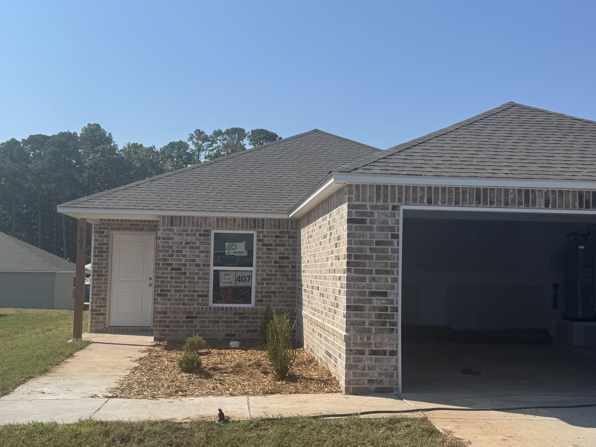 6105 Croft Avenue — exterior