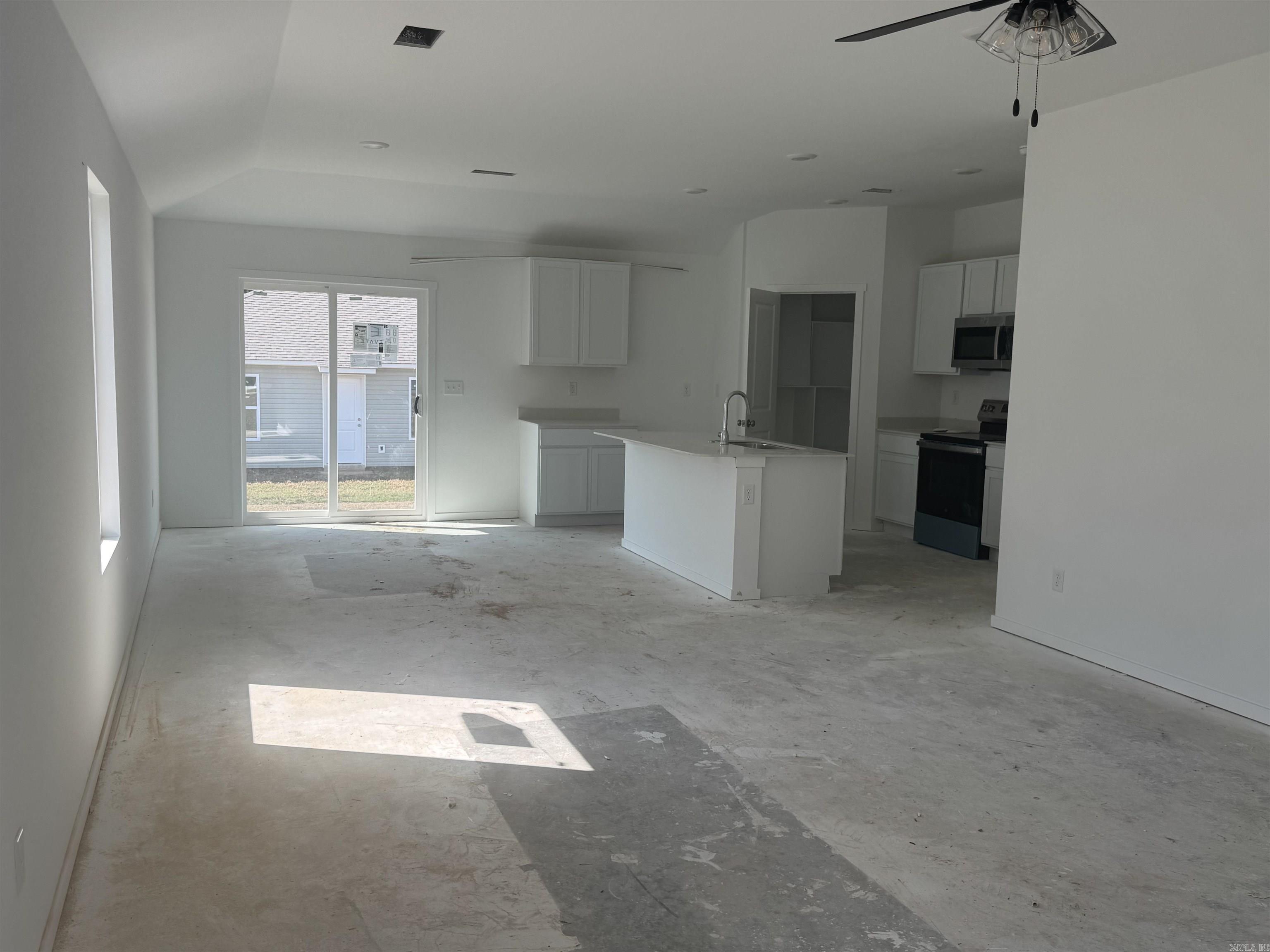 6105 Croft Avenue — photo 3