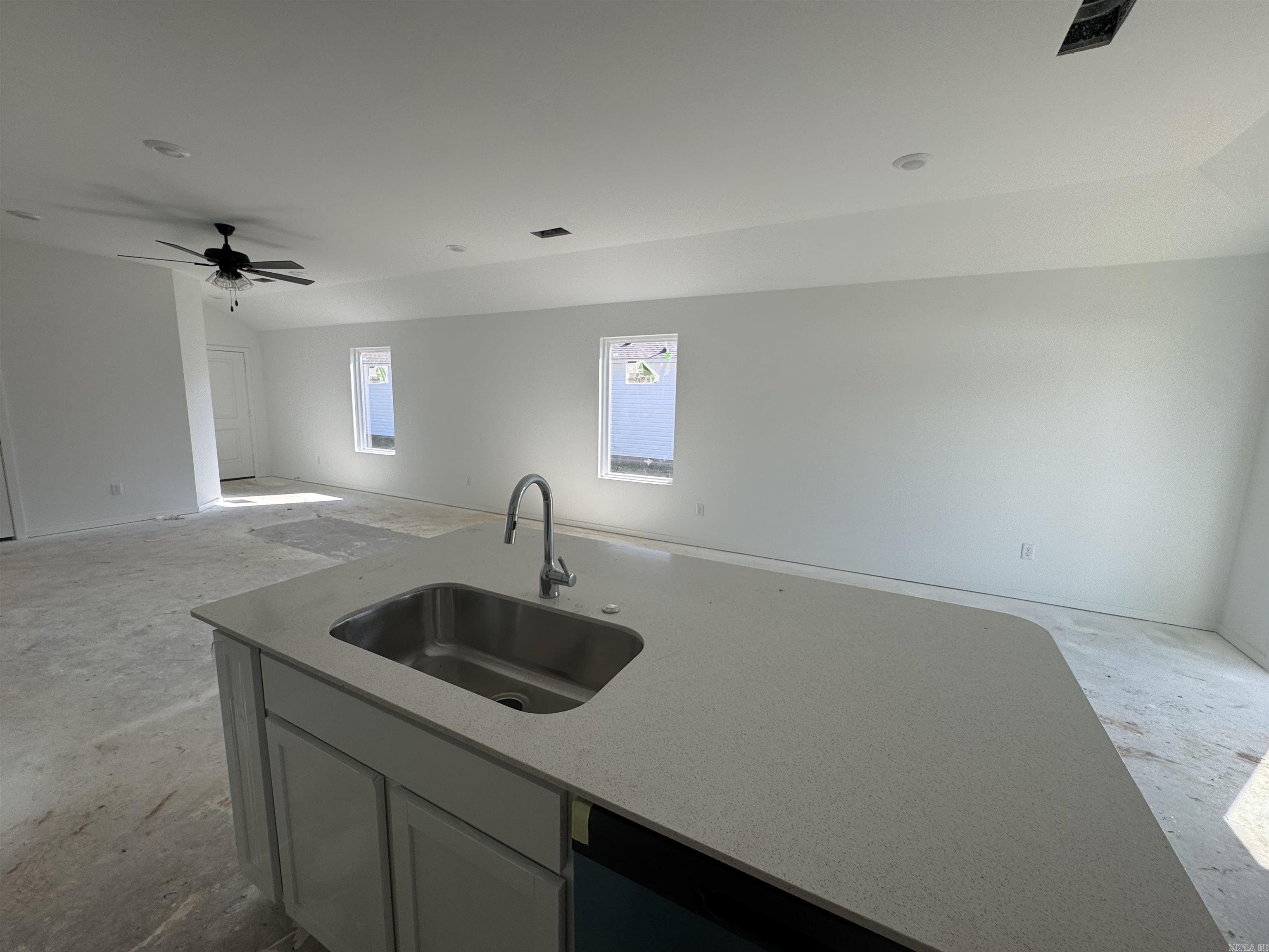6105 Croft Avenue — photo 4