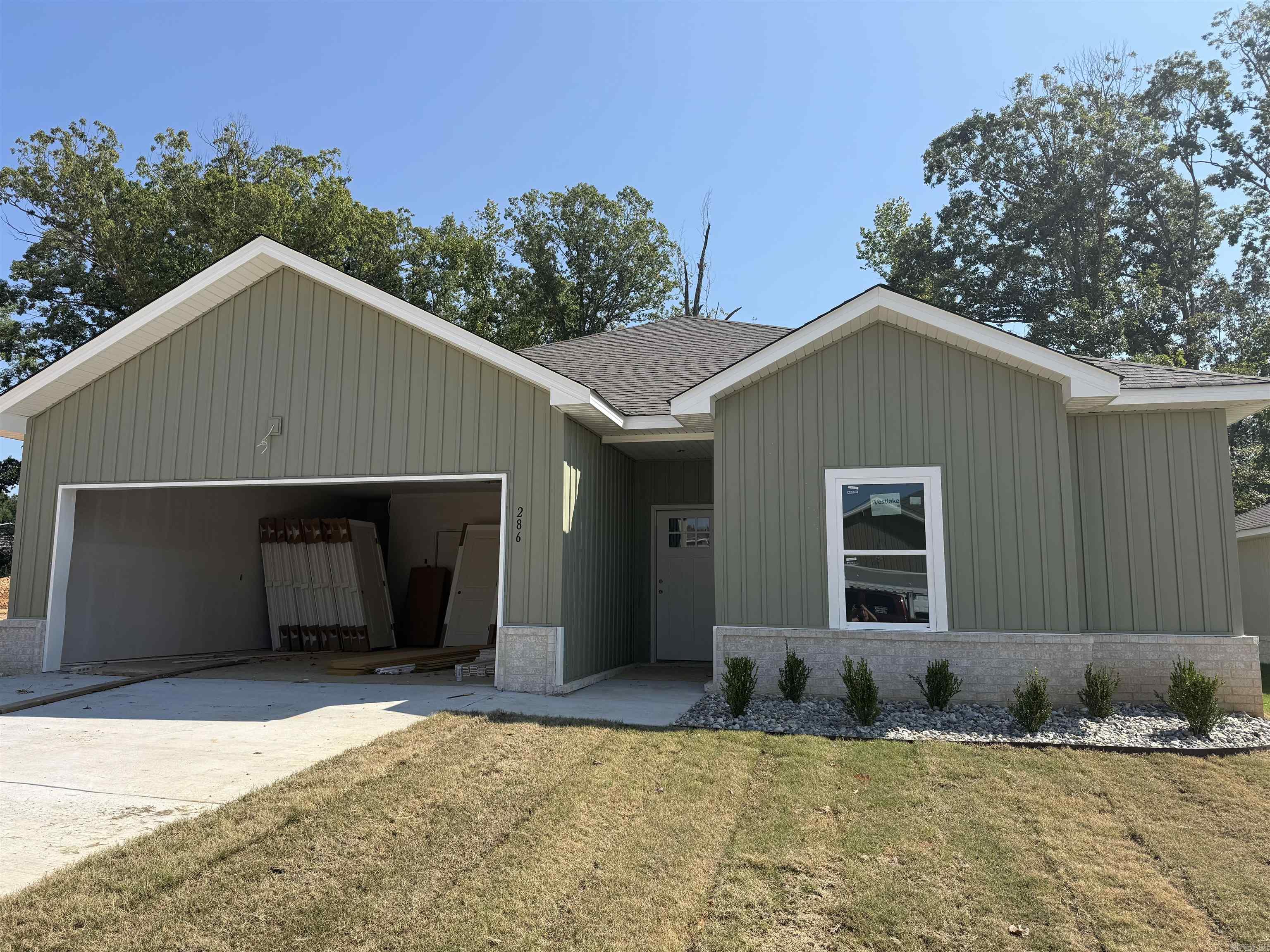286 Everest — exterior
