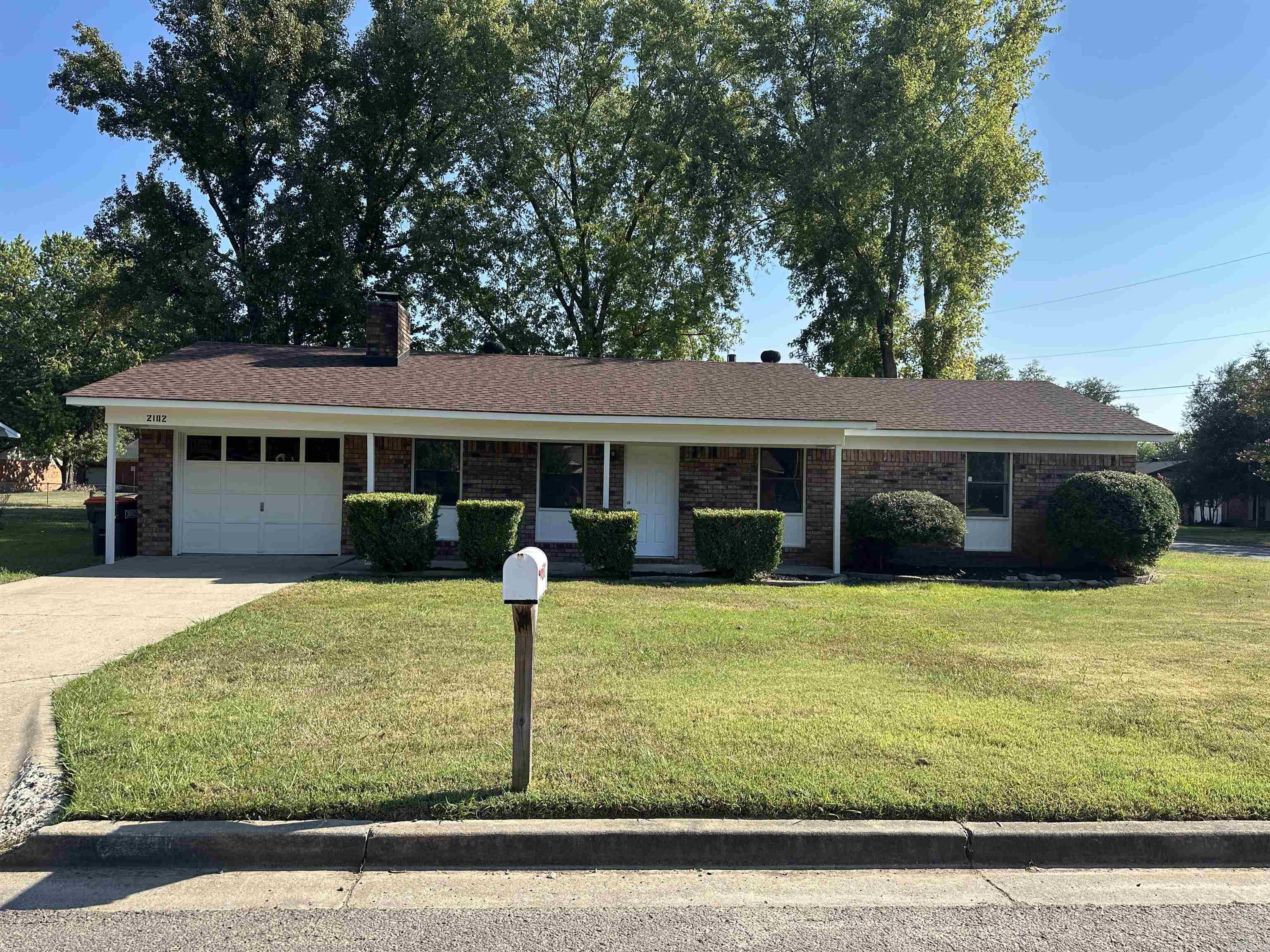 2102 E 14th  Russellville, AR