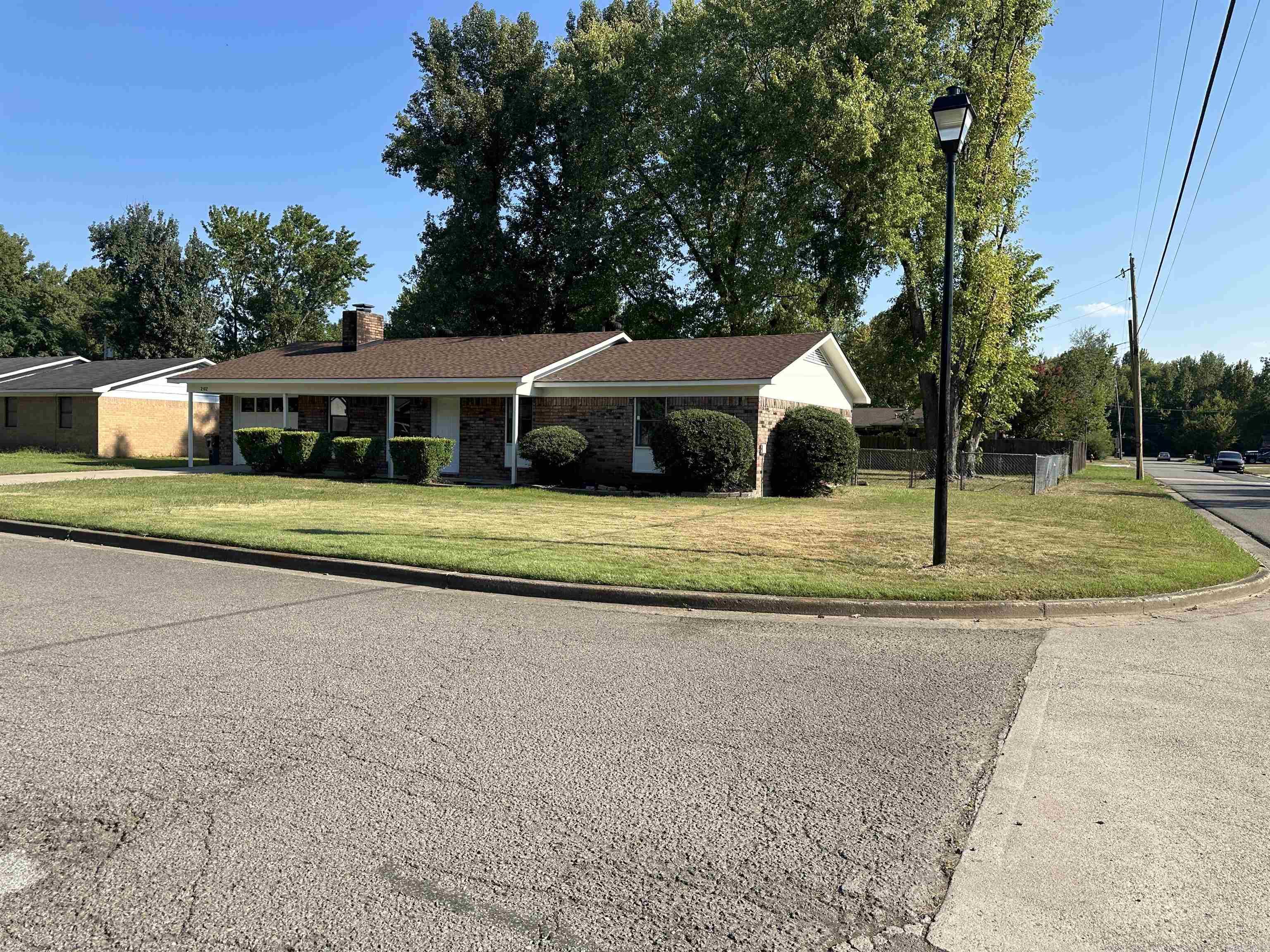 2102 E 14th  Russellville, AR