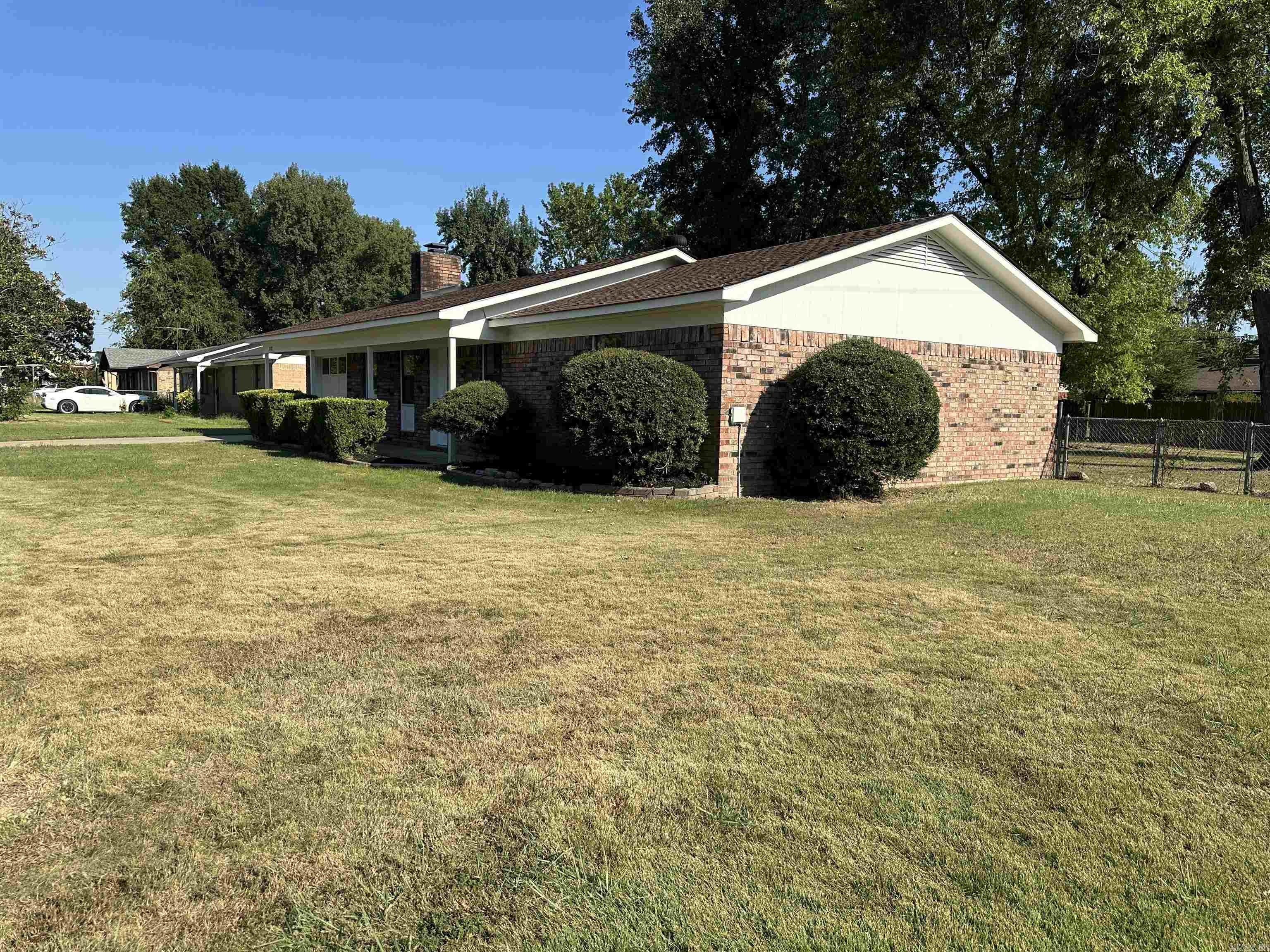 2102 E 14th  Russellville, AR
