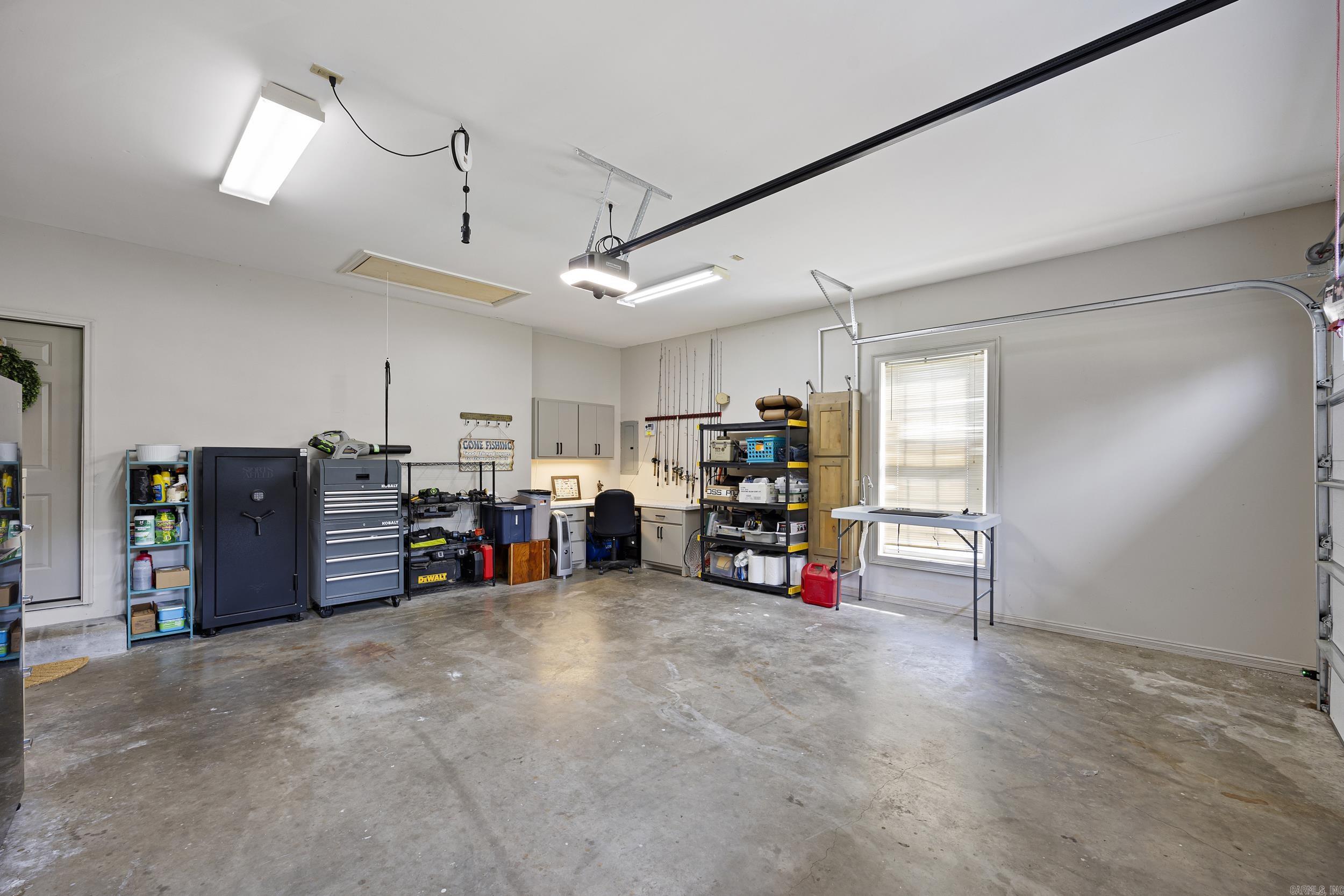 107 Pine Shore Ln Russellville, AR 72802