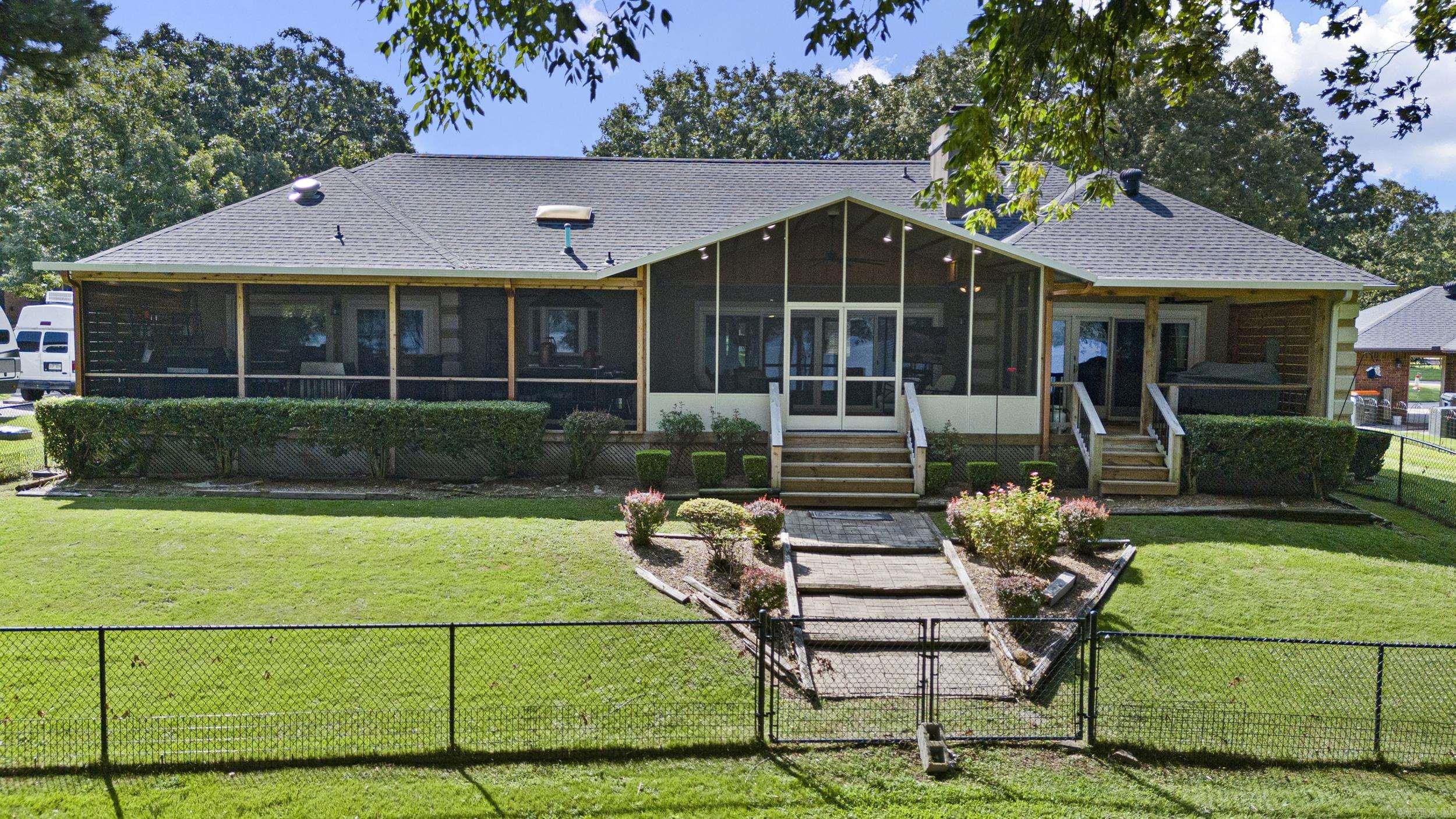 107 Pine Shore Ln Russellville, AR 72802