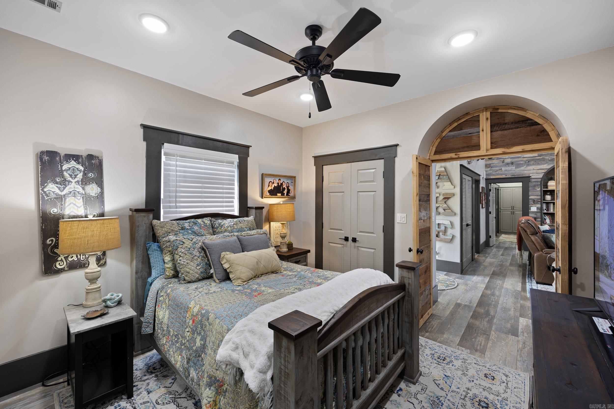 107 Pine Shore Ln Russellville, AR 72802