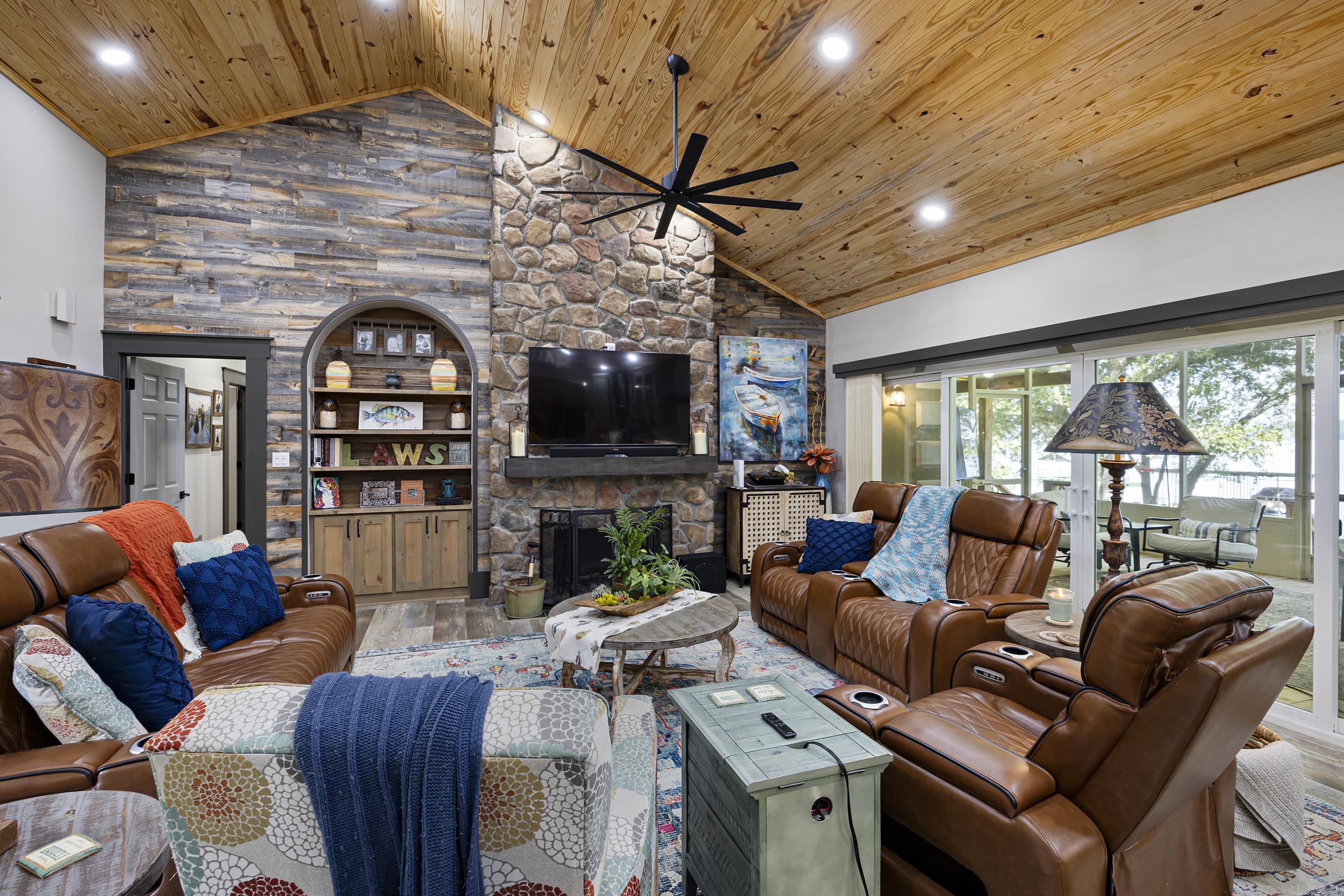 107 Pine Shore Ln Russellville, AR 72802